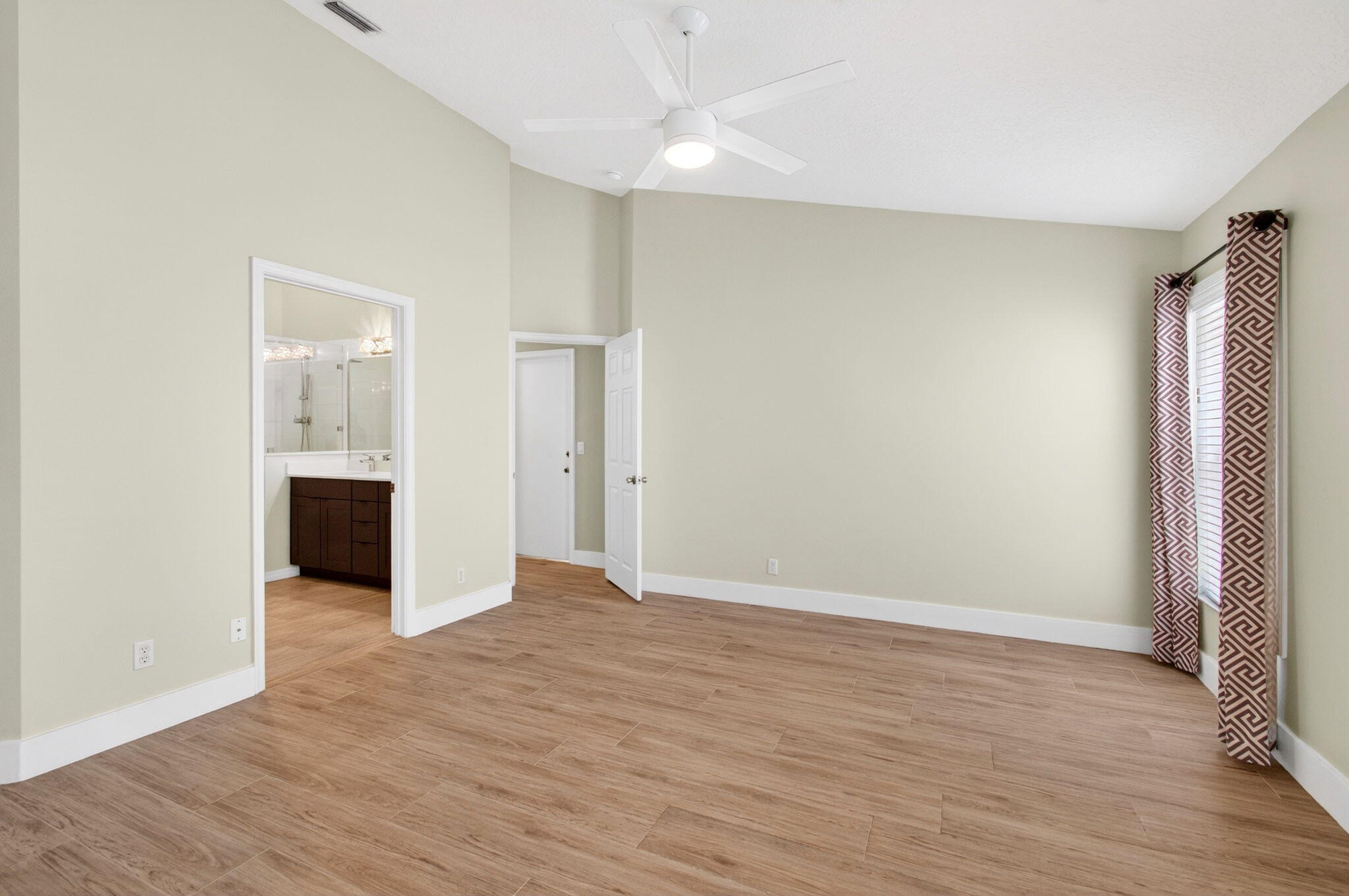 DELRAY LAKES - Residential