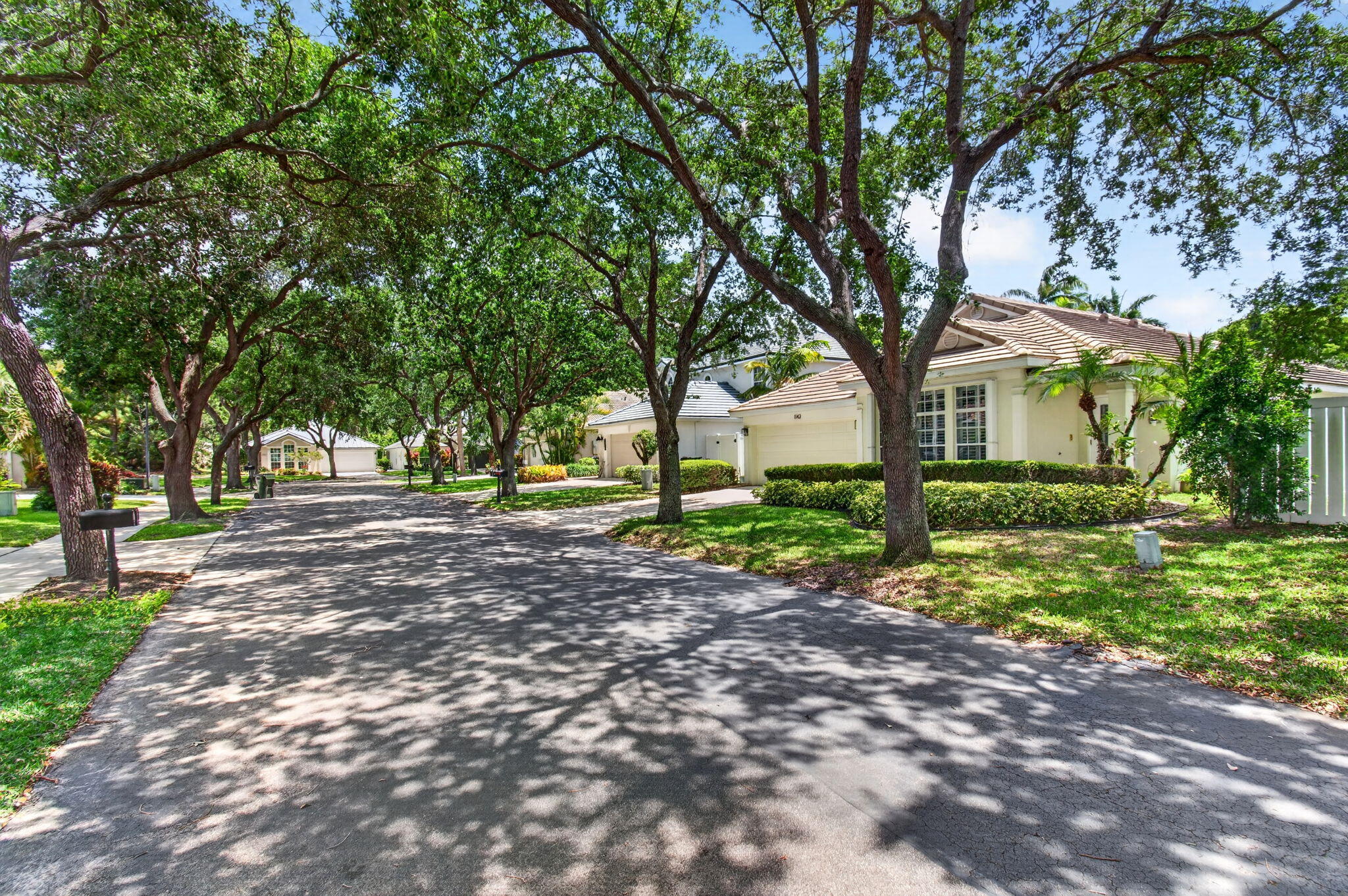 DELRAY LAKES - Residential