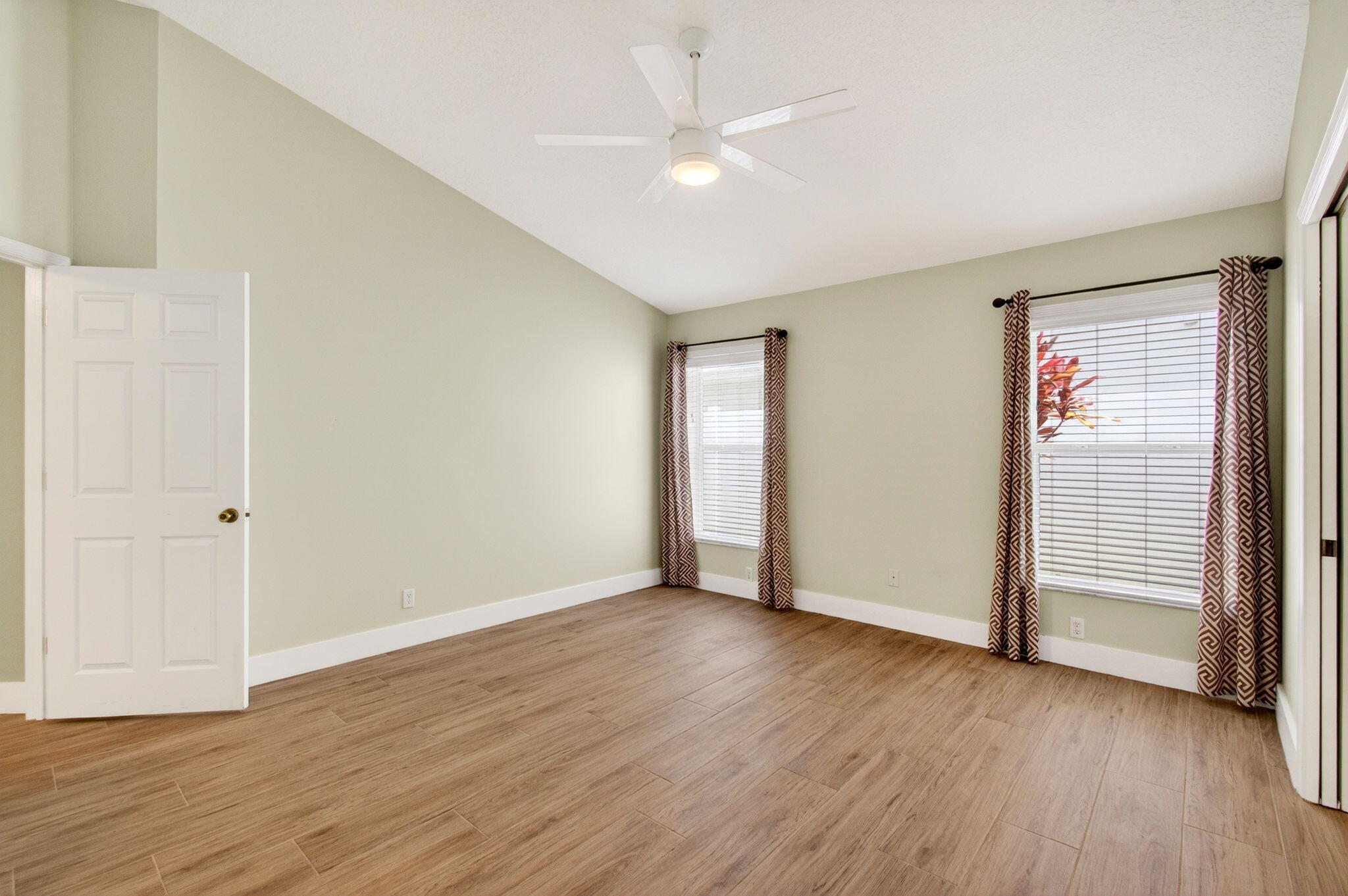 DELRAY LAKES - Residential