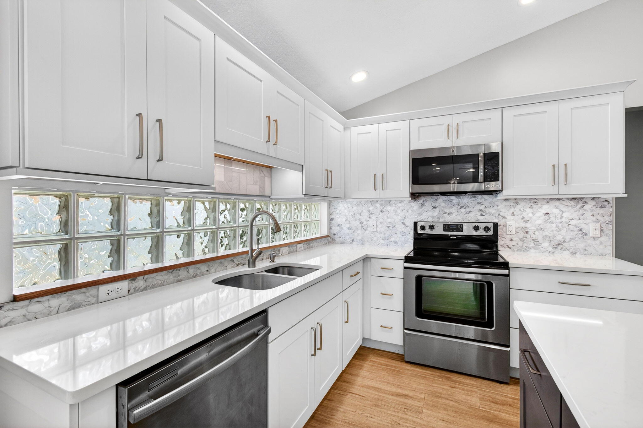 DELRAY LAKES - Residential