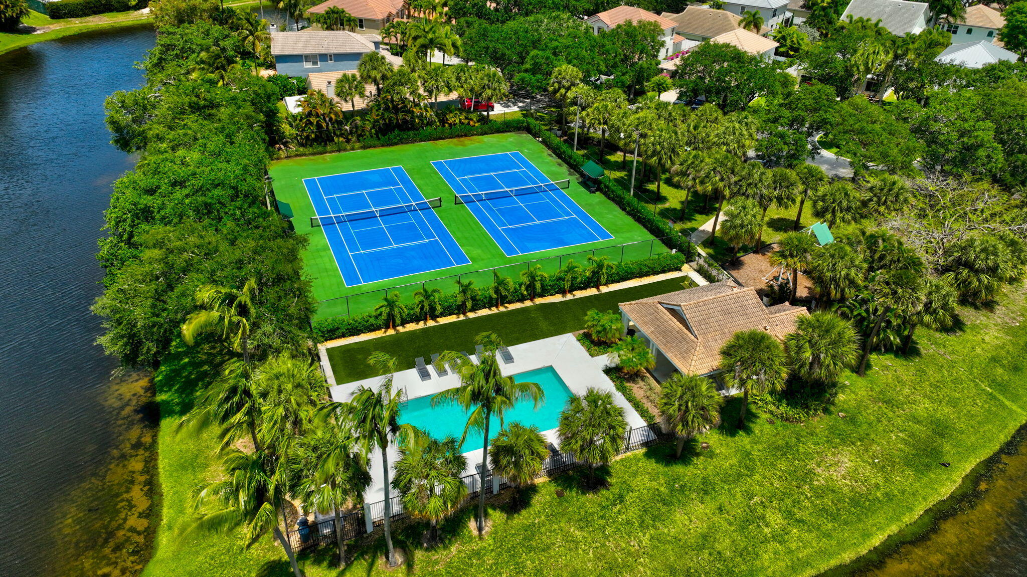 DELRAY LAKES - Residential