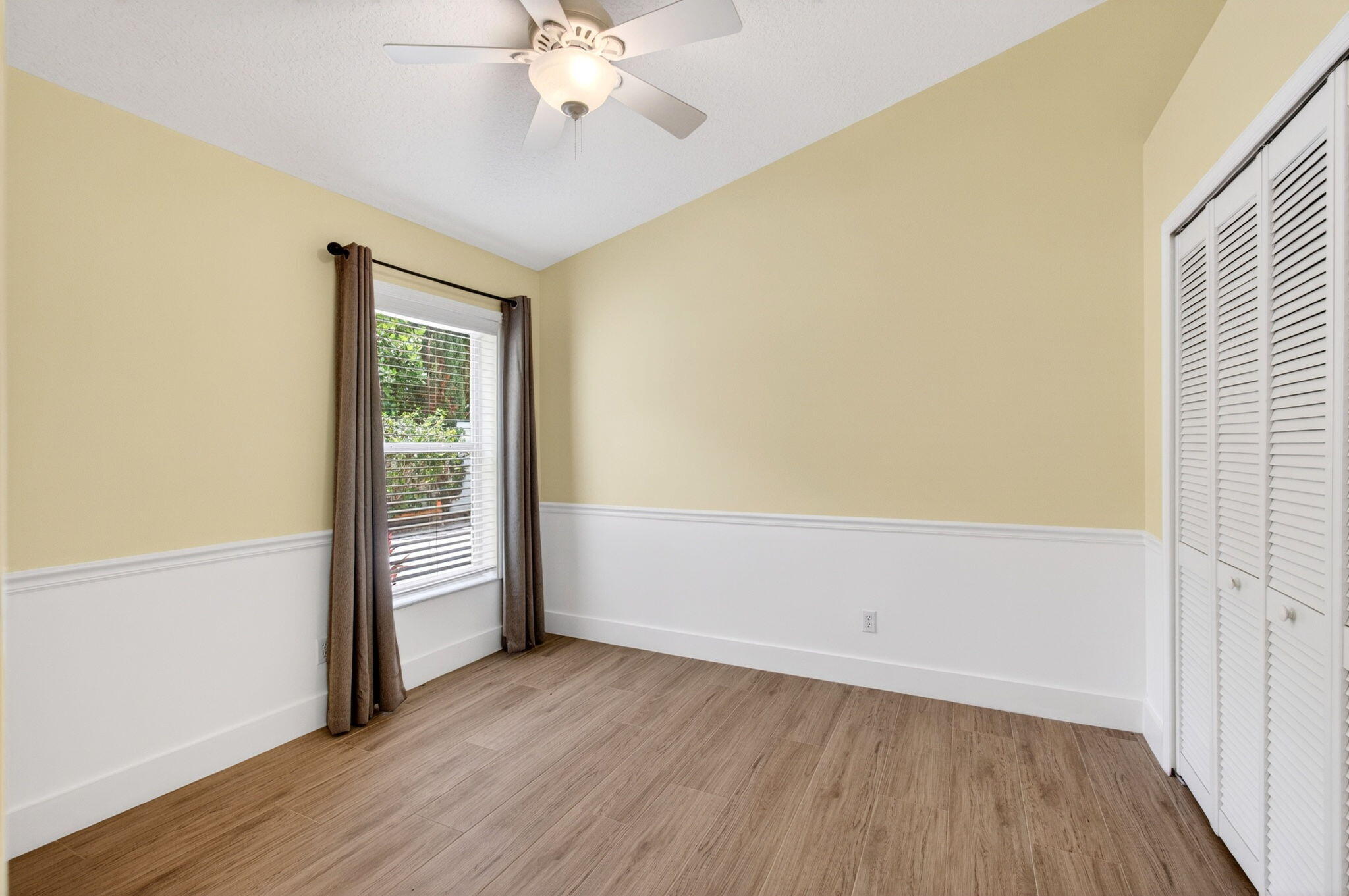 DELRAY LAKES - Residential