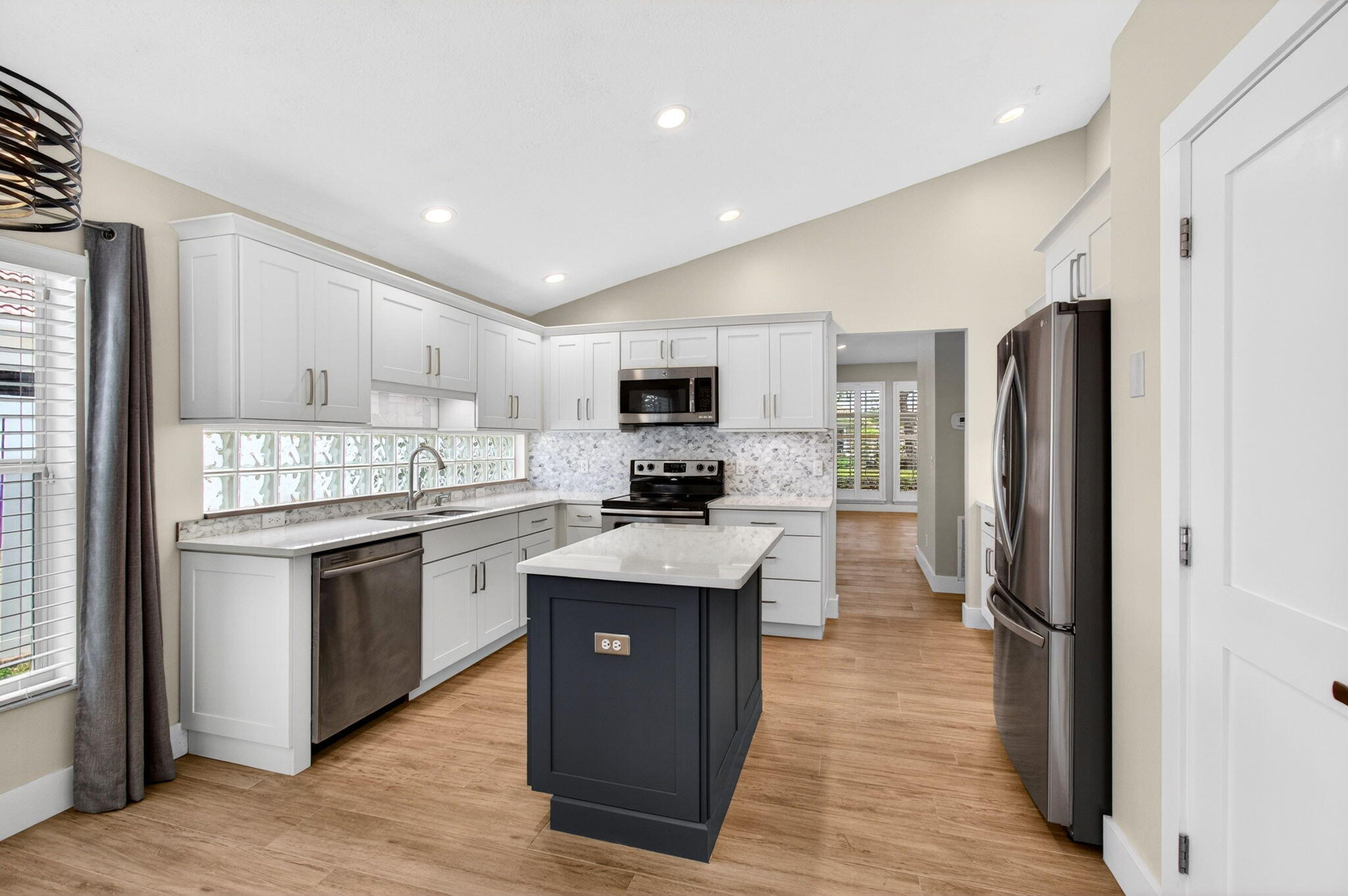 DELRAY LAKES - Residential