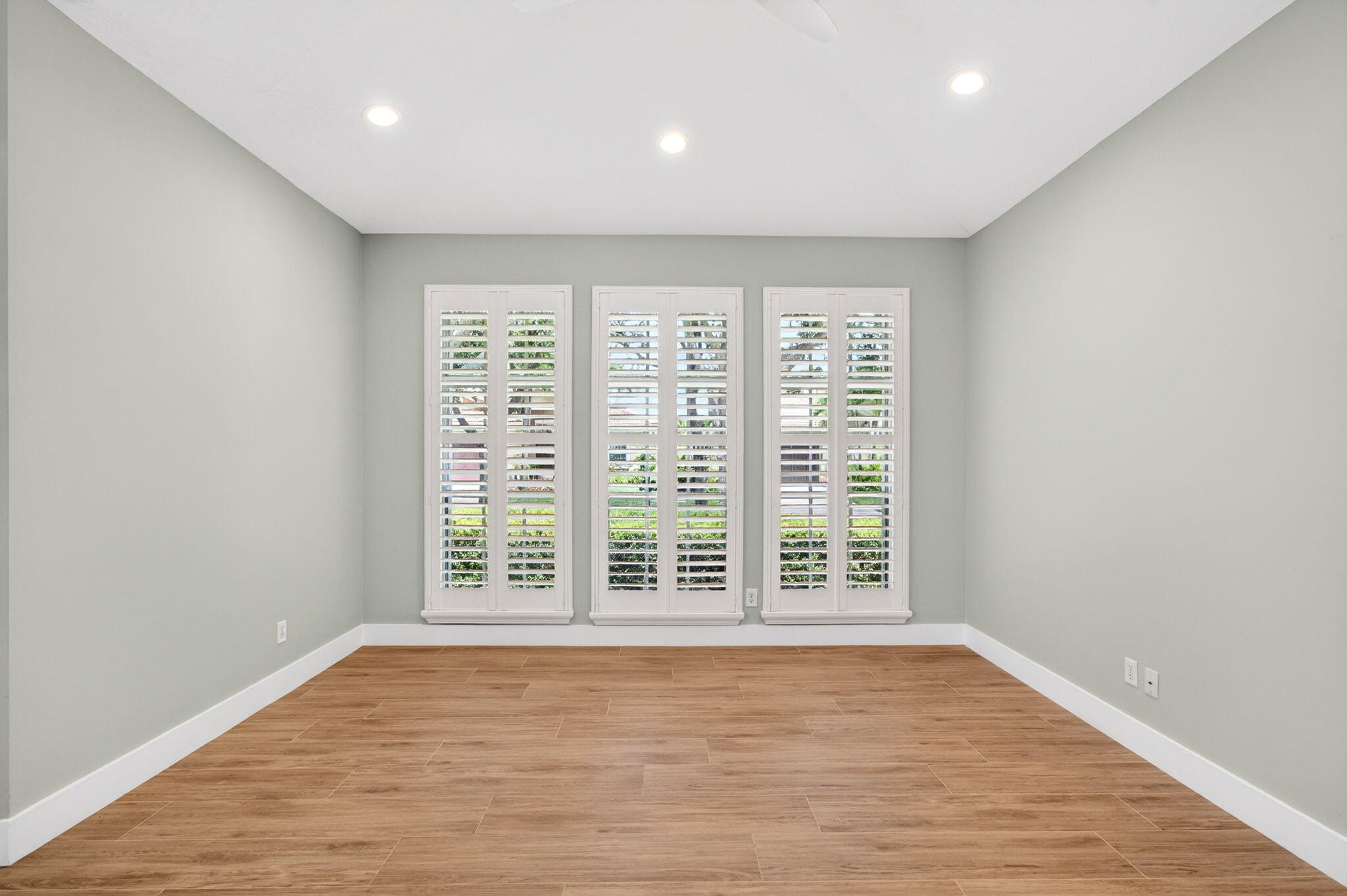 DELRAY LAKES - Residential