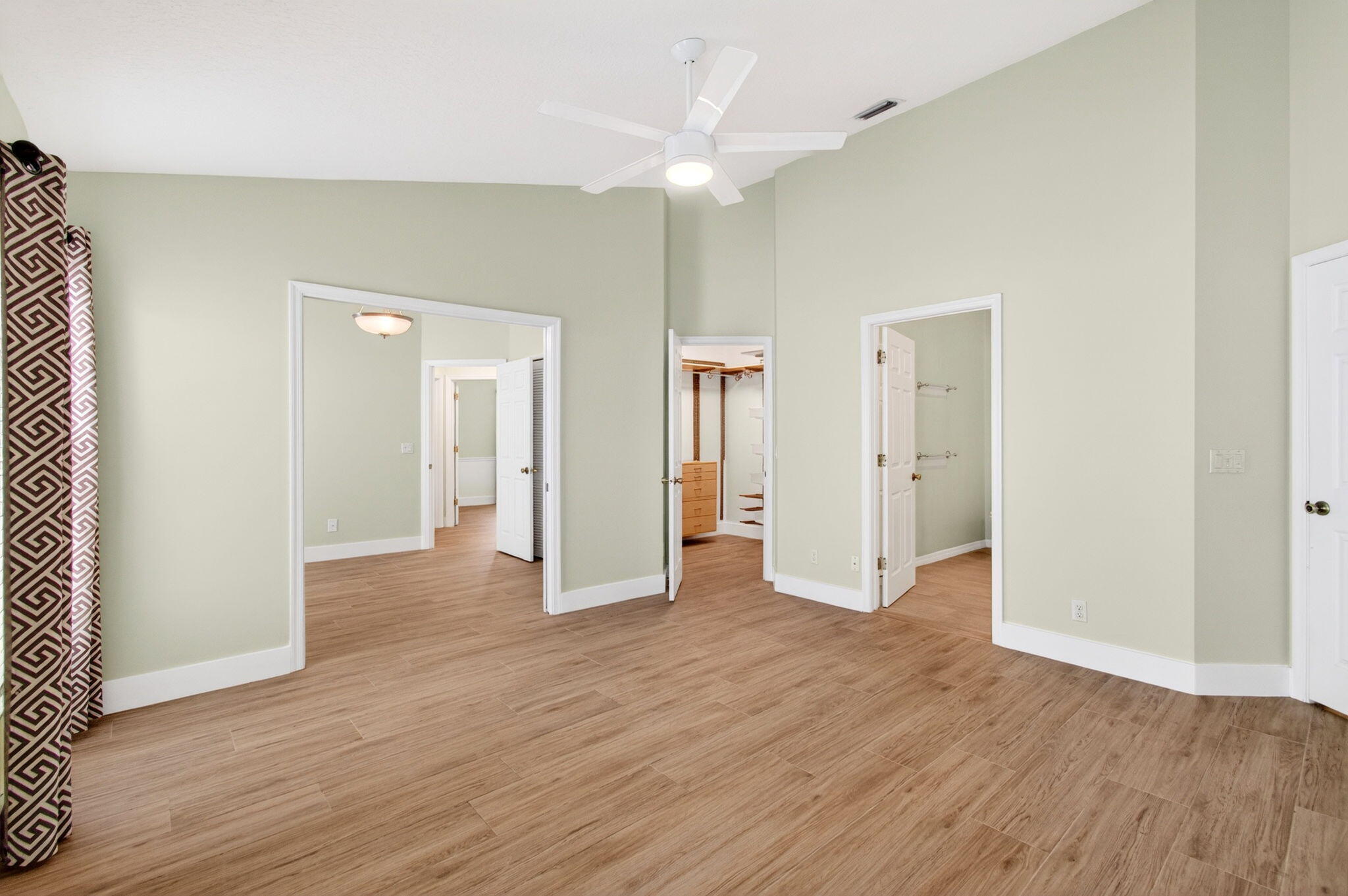 DELRAY LAKES - Residential