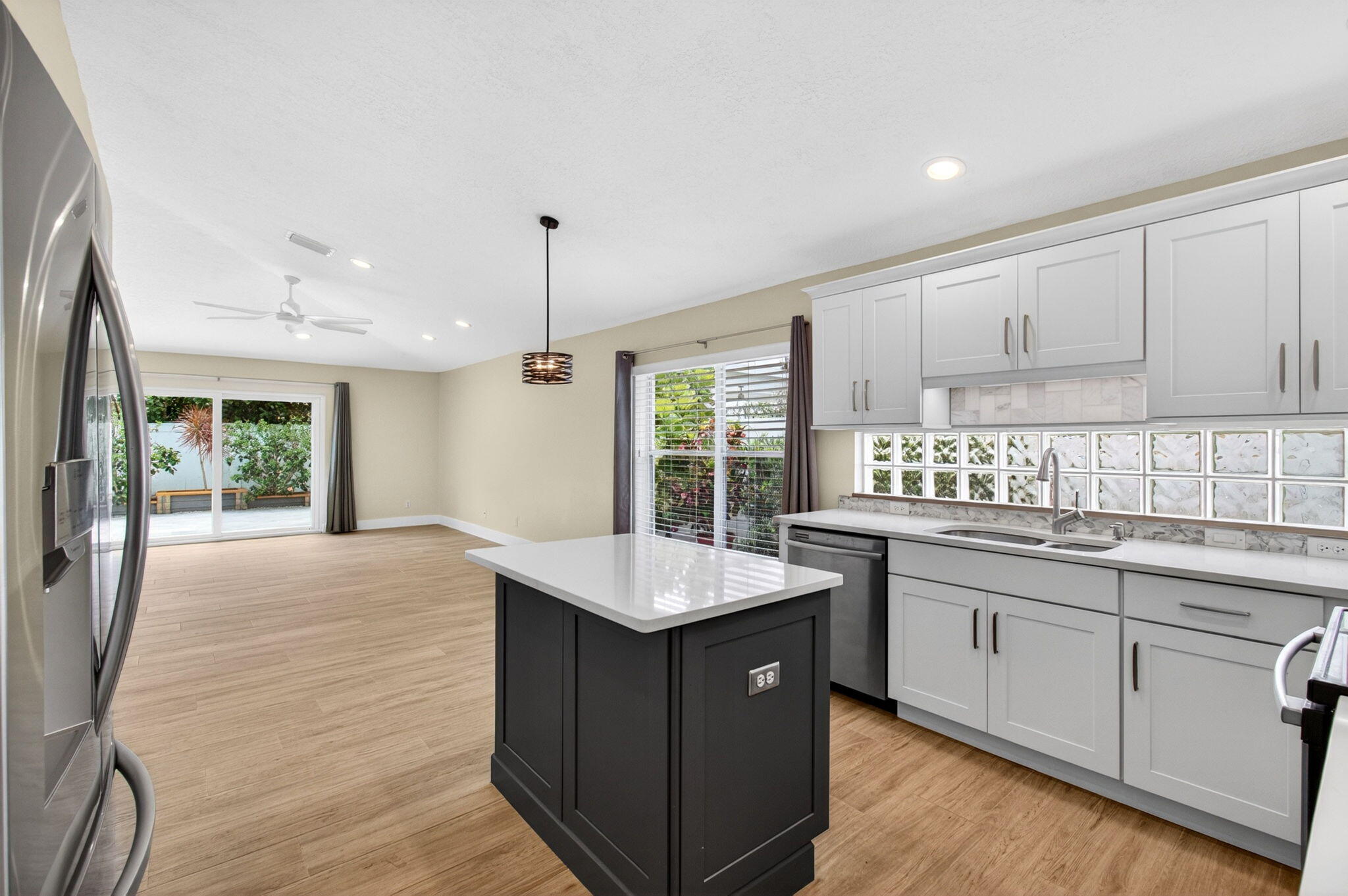 DELRAY LAKES - Residential