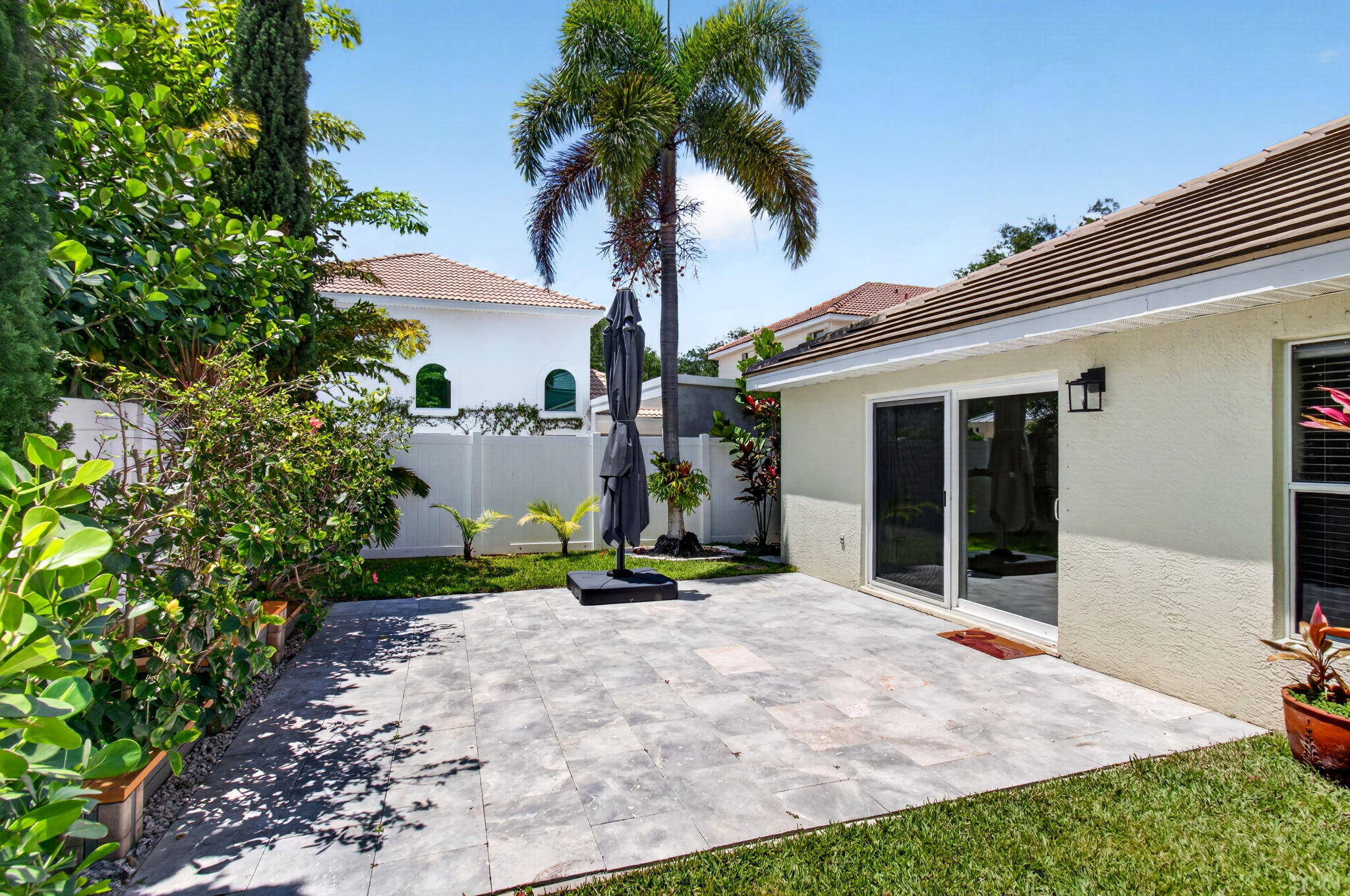 DELRAY LAKES - Residential