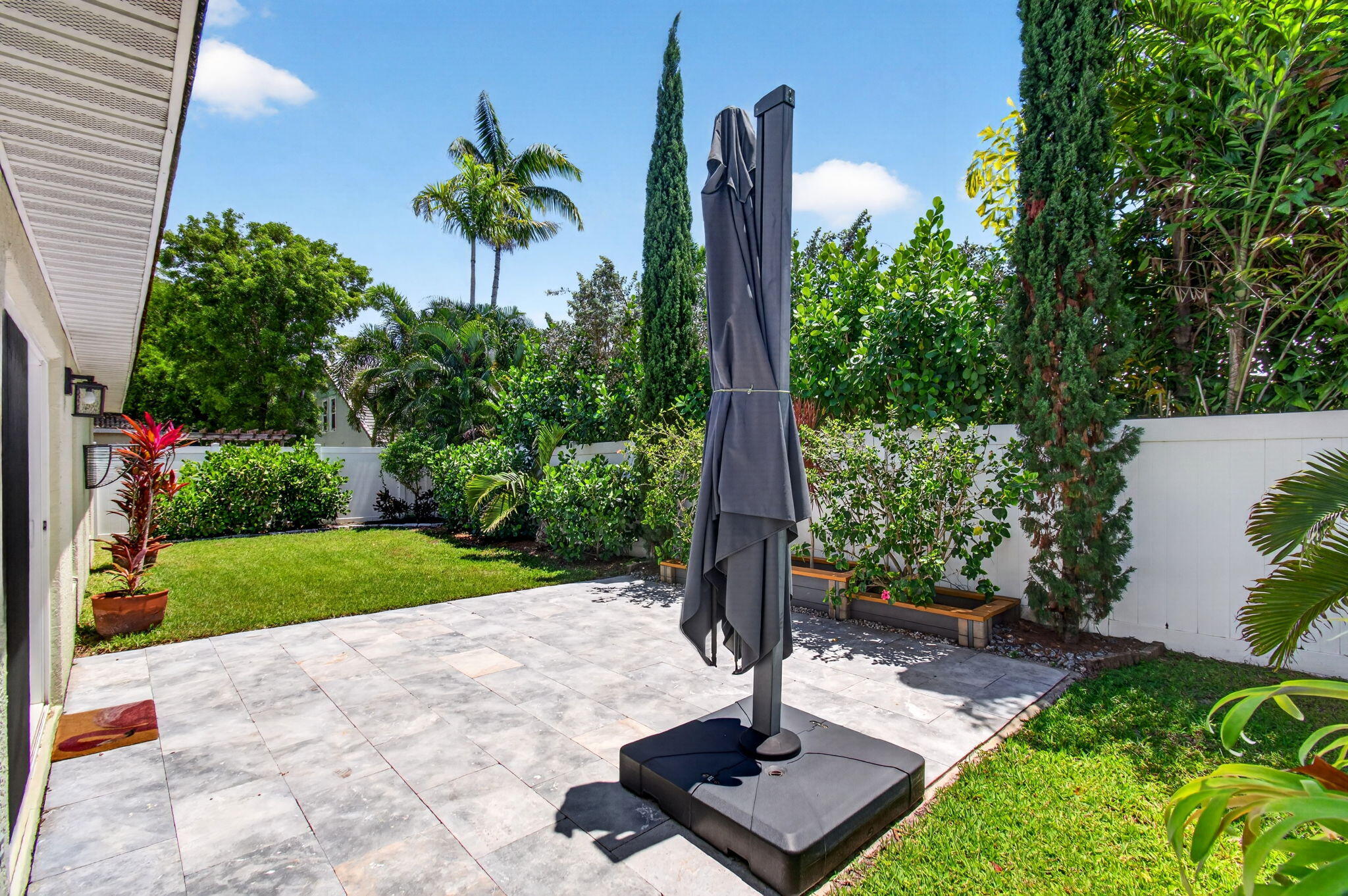 DELRAY LAKES - Residential