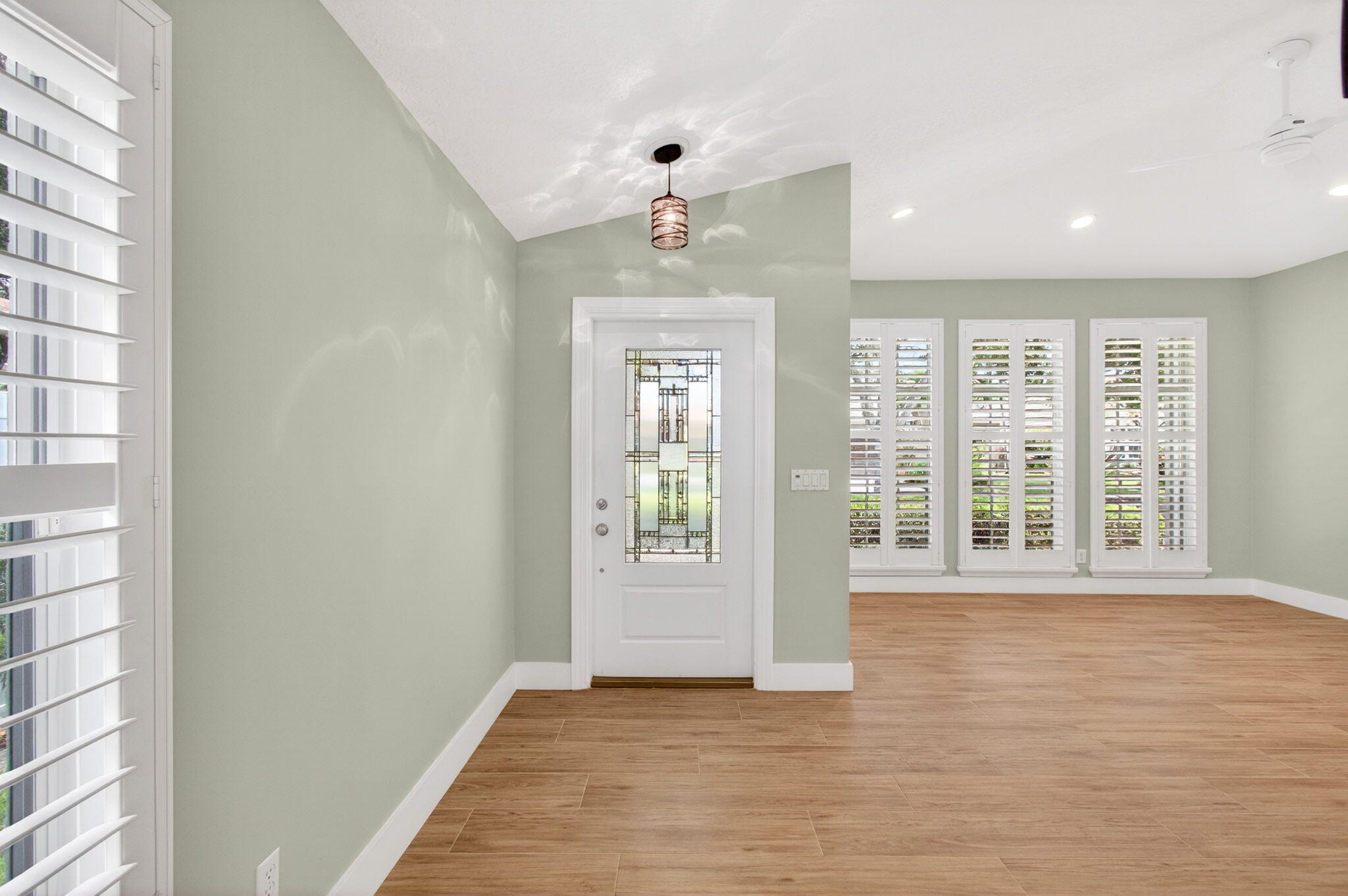 DELRAY LAKES - Residential