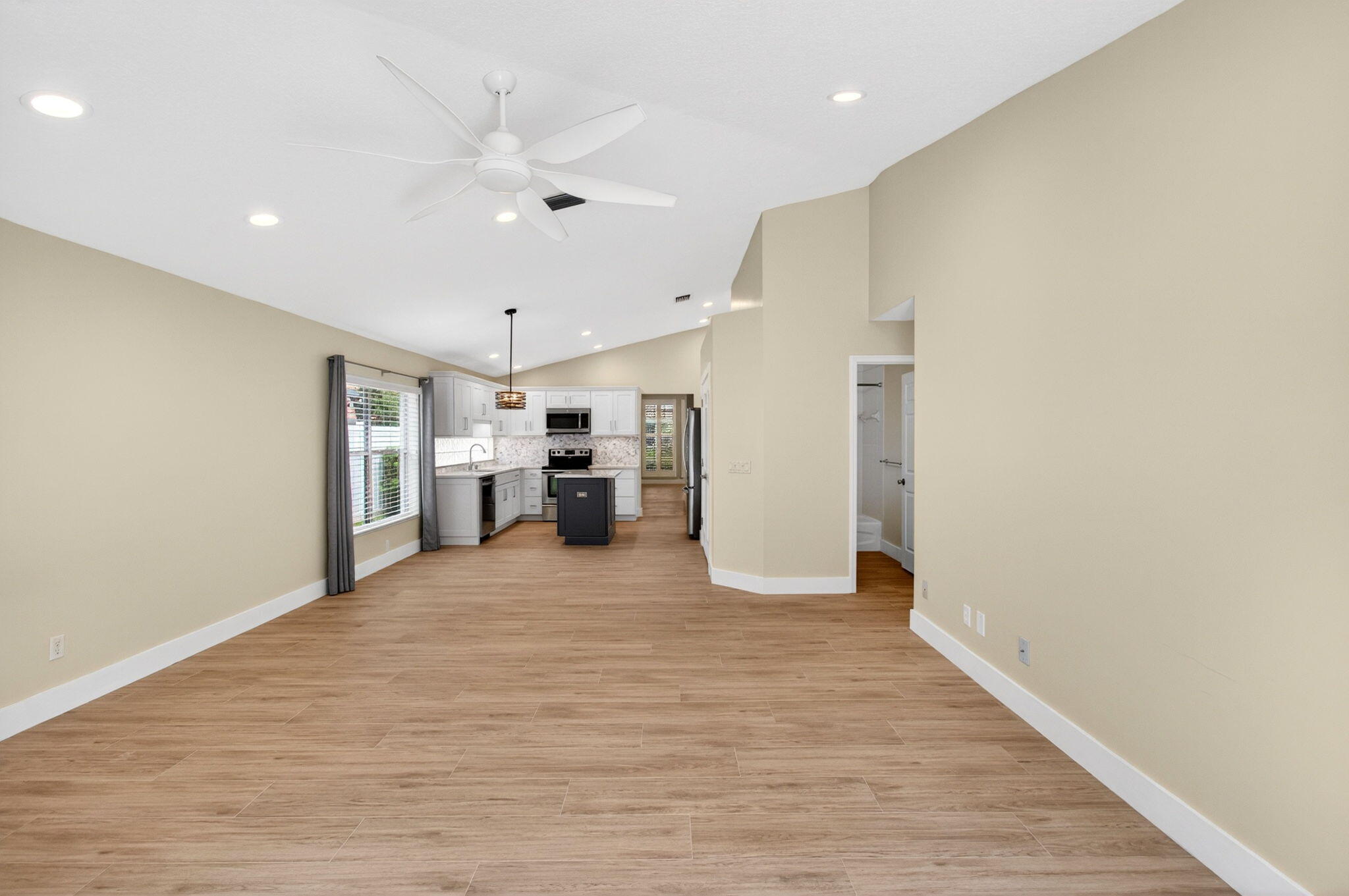 DELRAY LAKES - Residential