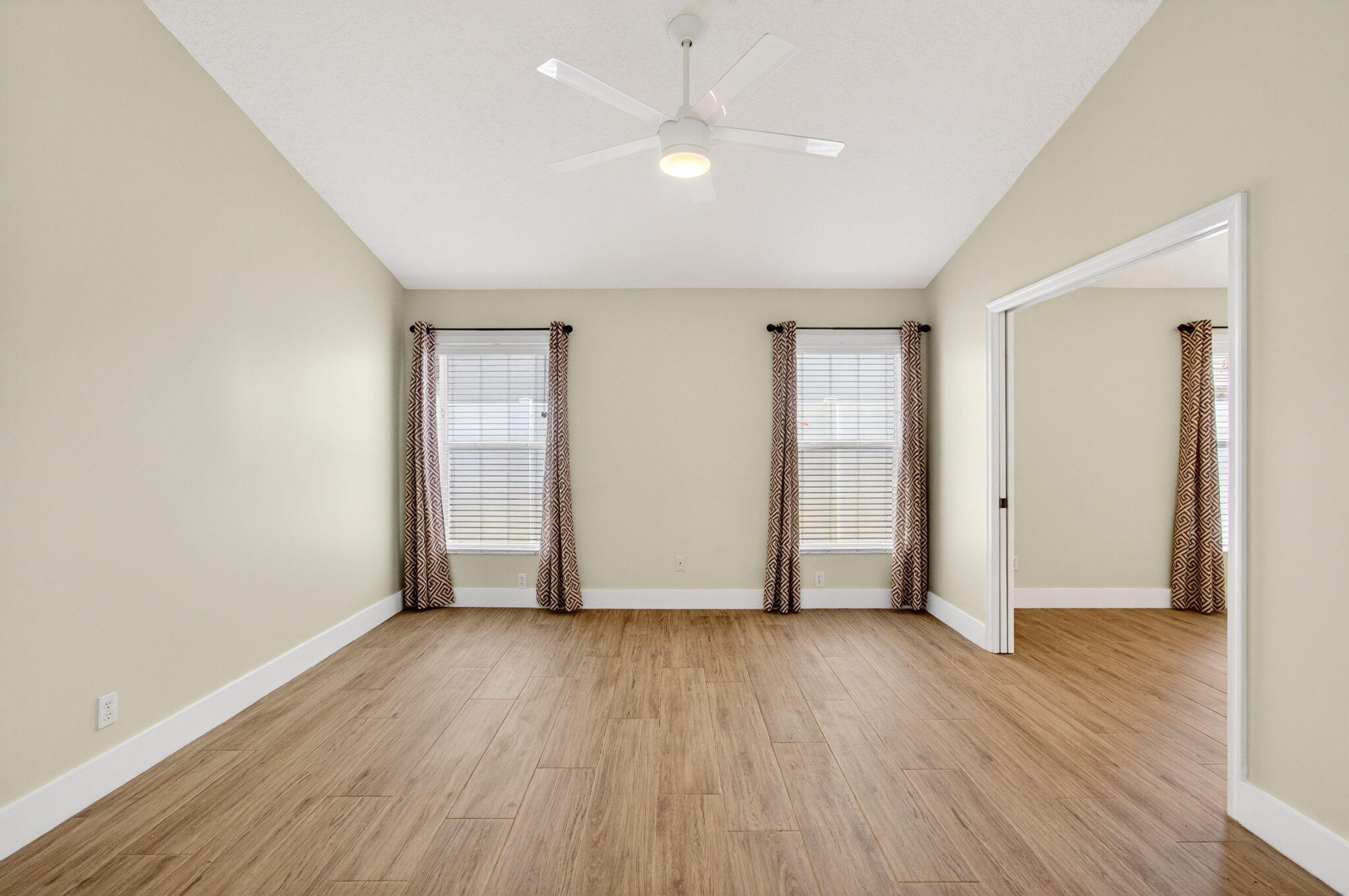 DELRAY LAKES - Residential