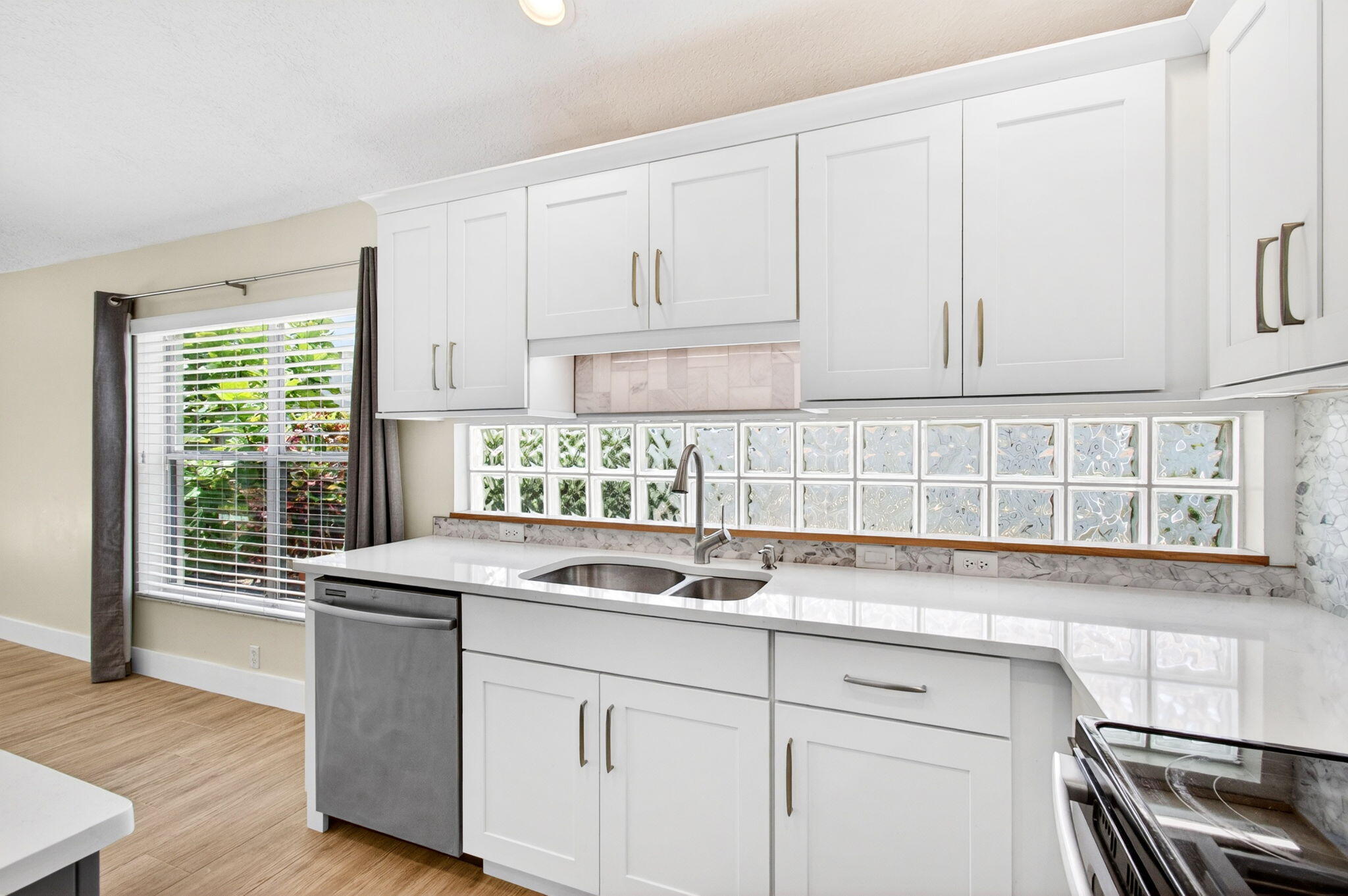 DELRAY LAKES - Residential