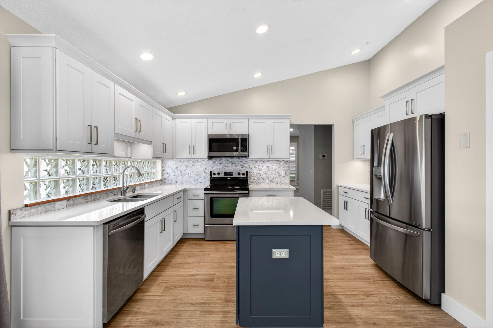 DELRAY LAKES - Residential