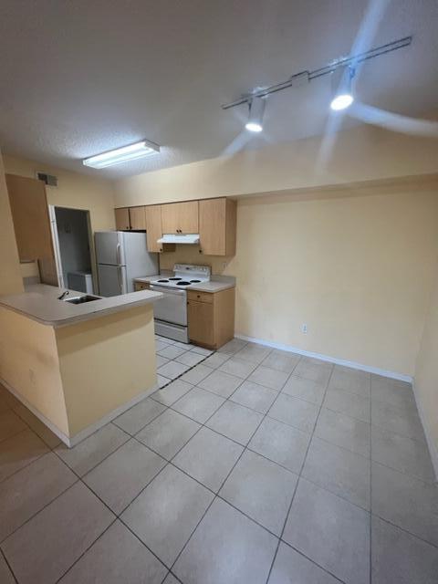 SPA AT SUNSET ISLES CONDOMINIUM - Residential Lease