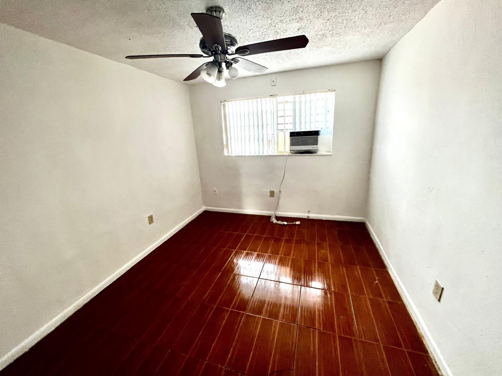 DE LEON PARK - Residential Lease