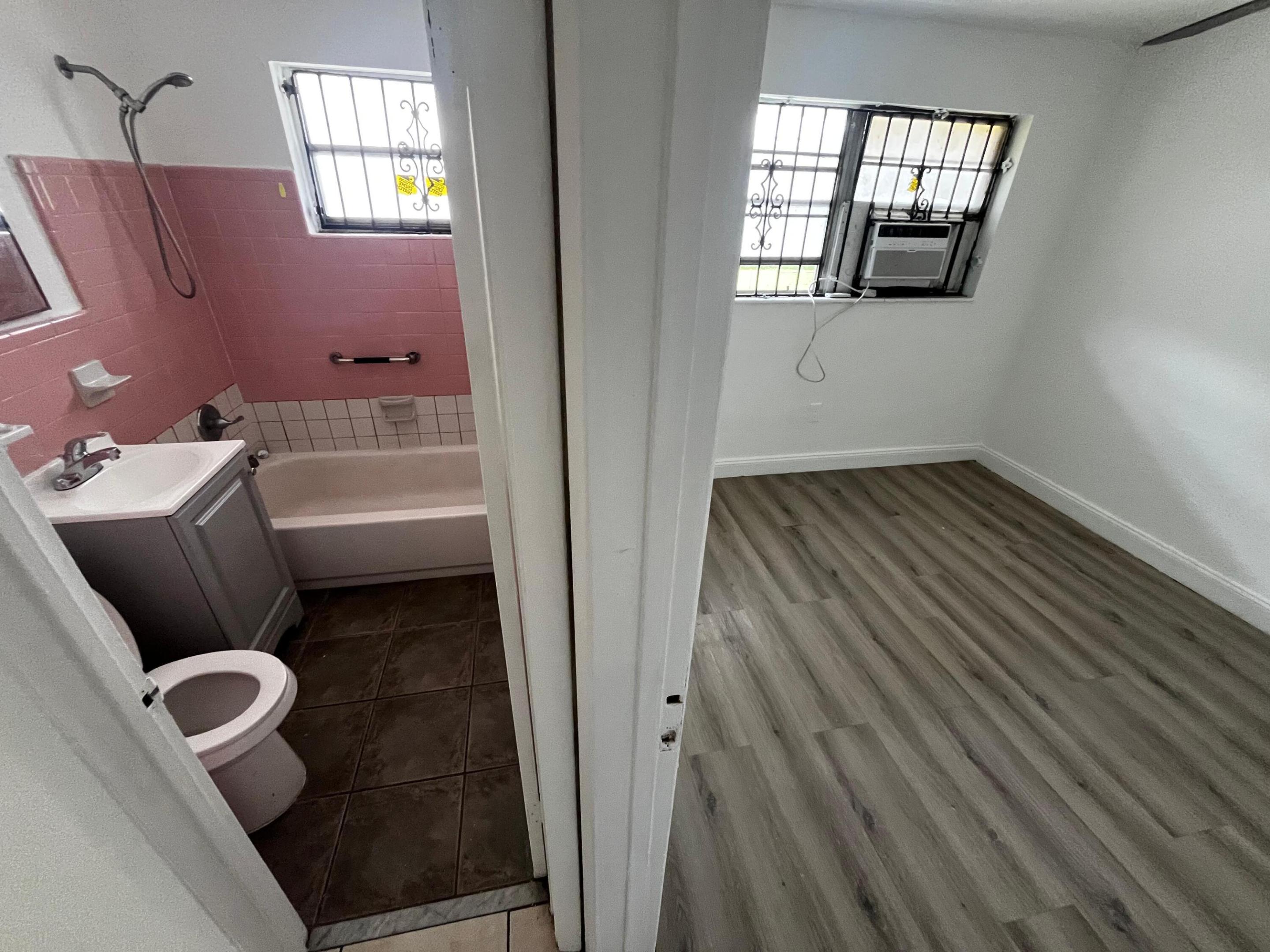 DE LEON PARK - Residential Lease