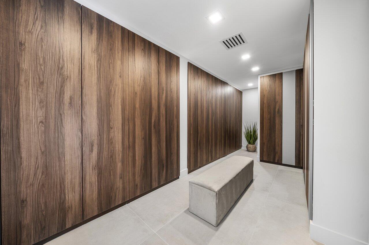 BREAKERS WEST 5 - Residential