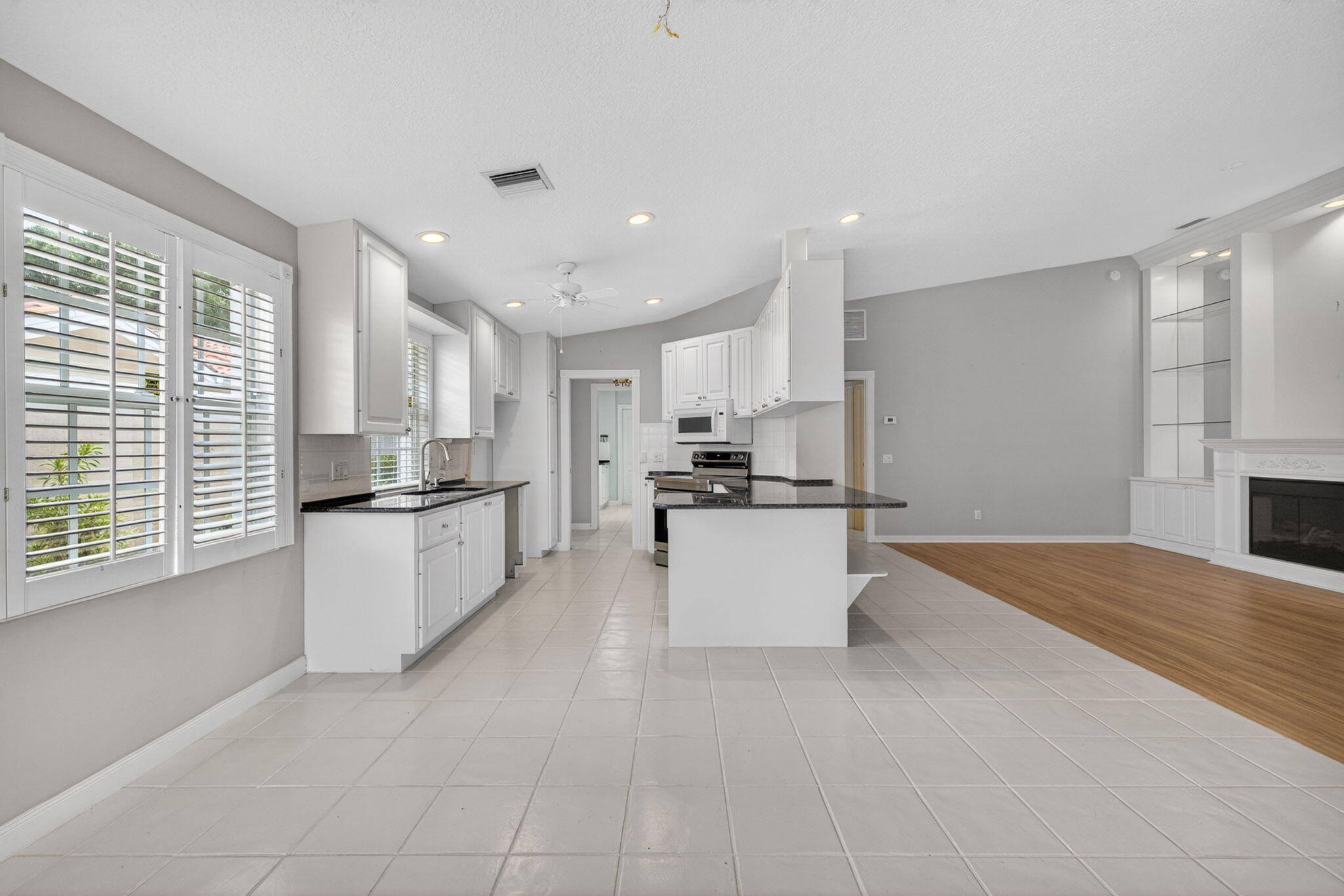 CYPRESS LAKE - Residential