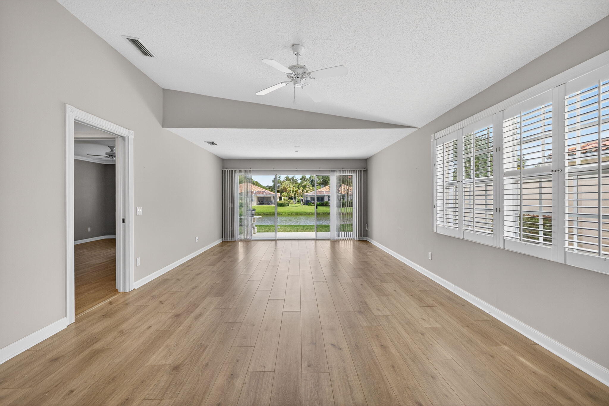 CYPRESS LAKE - Residential