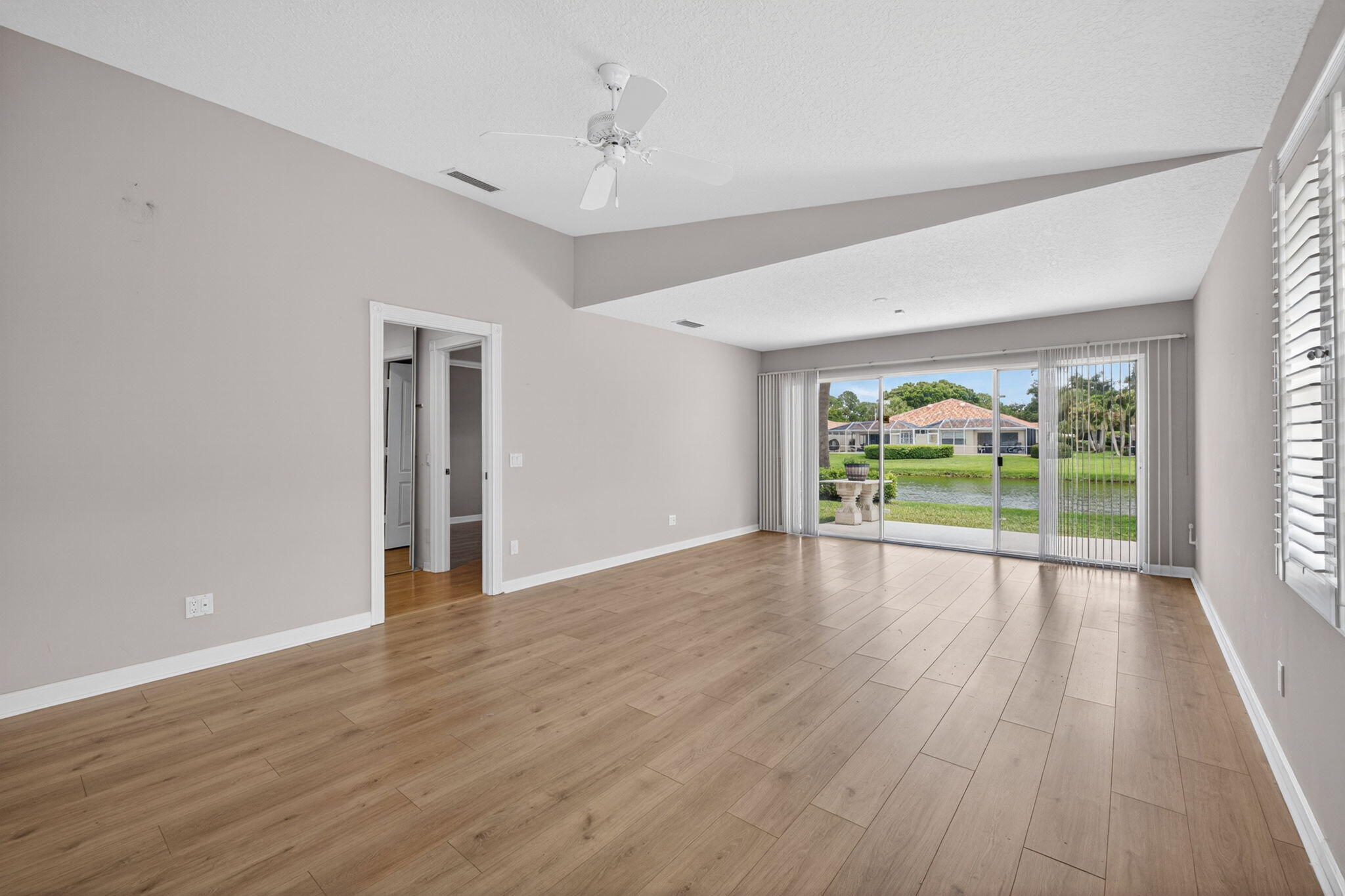 CYPRESS LAKE - Residential
