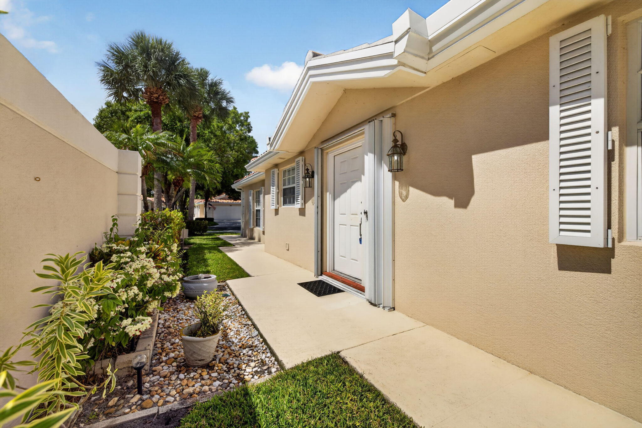CYPRESS LAKE - Residential