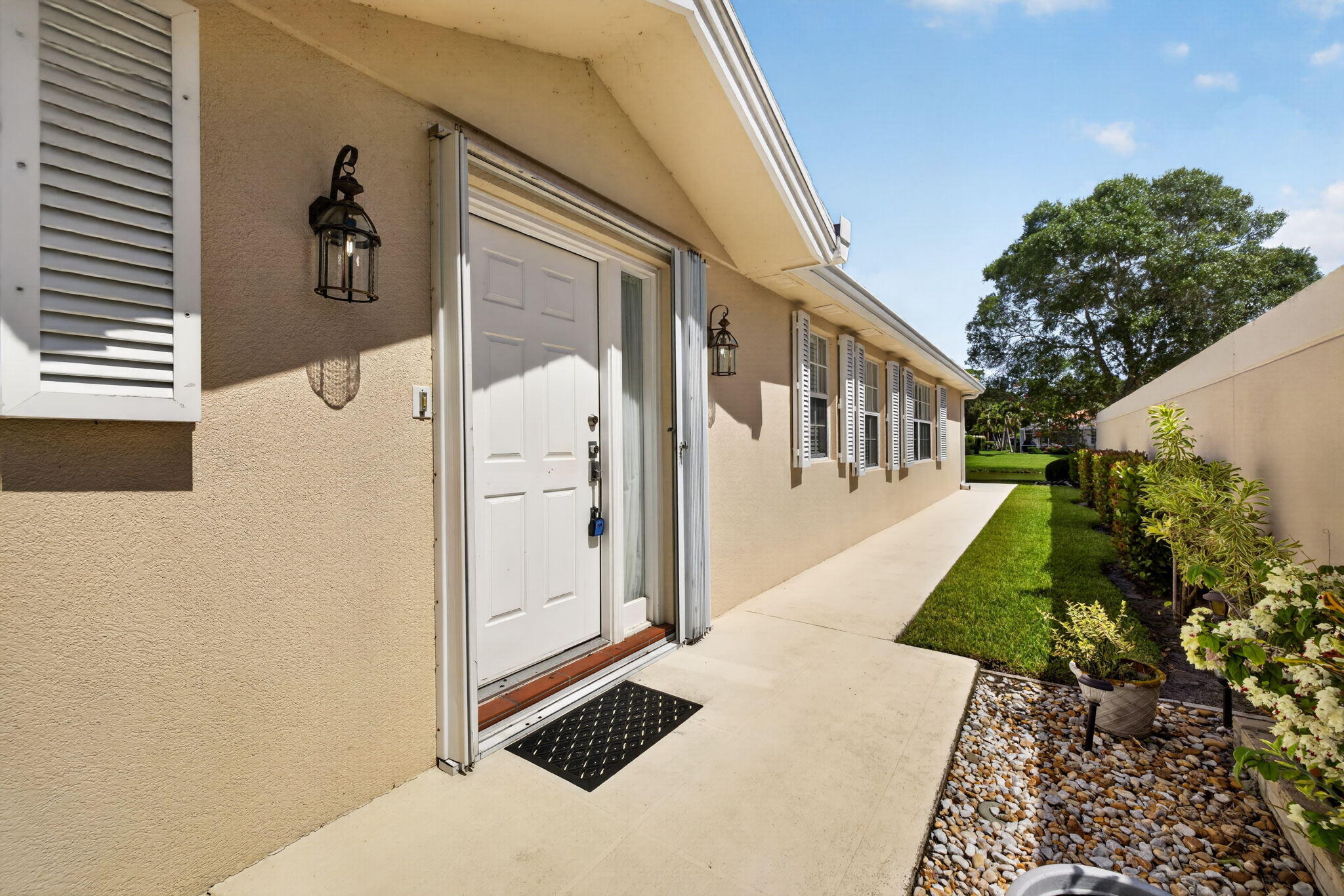 CYPRESS LAKE - Residential