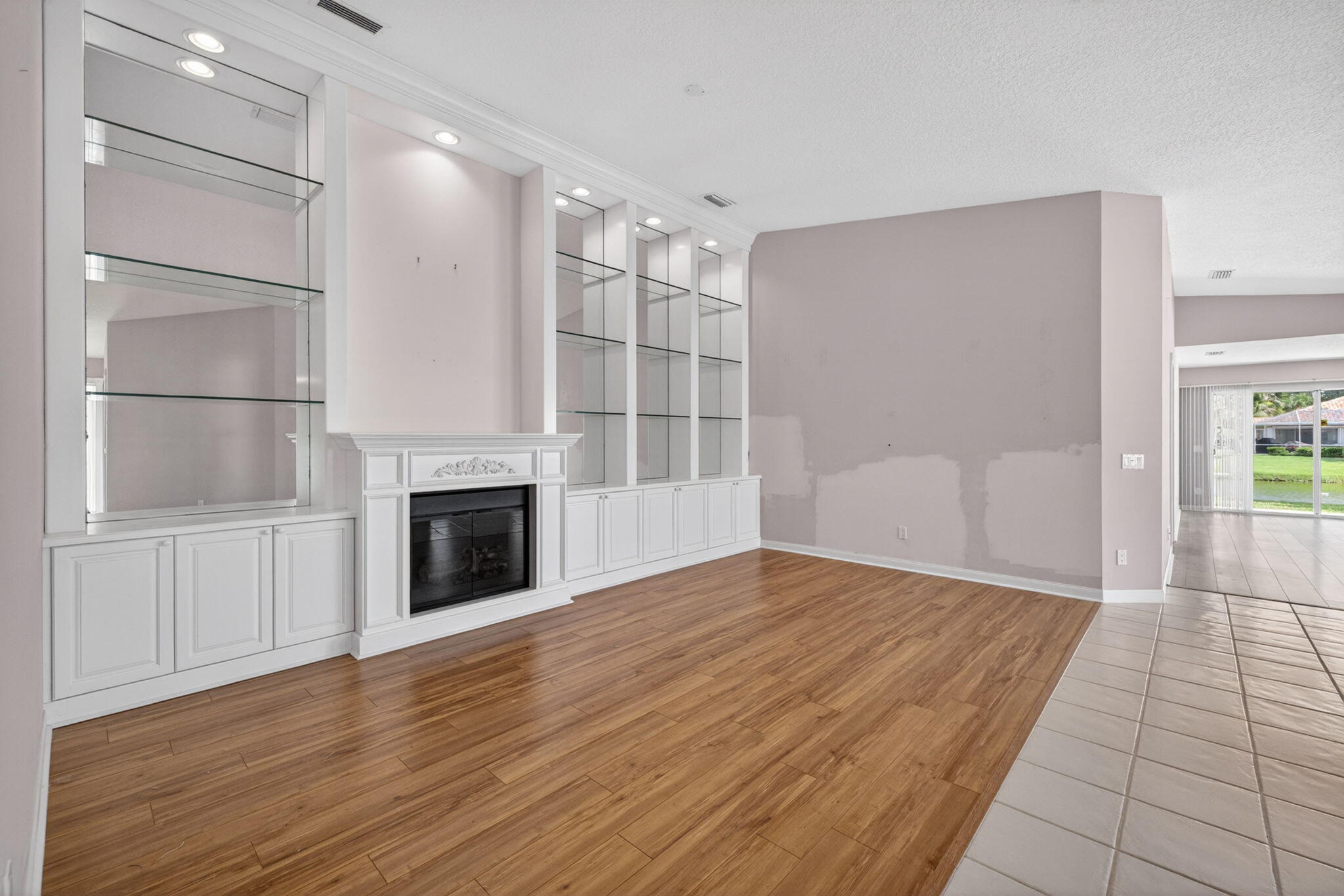 CYPRESS LAKE - Residential