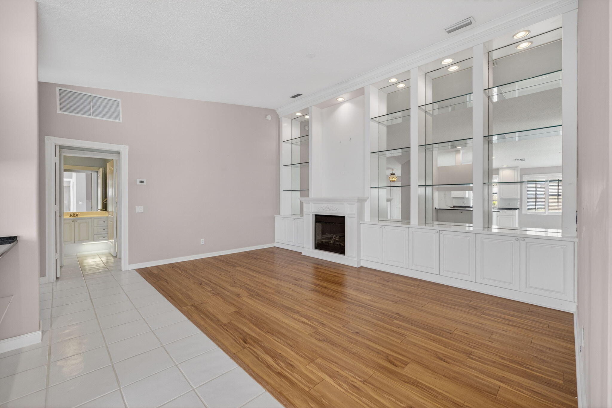 CYPRESS LAKE - Residential