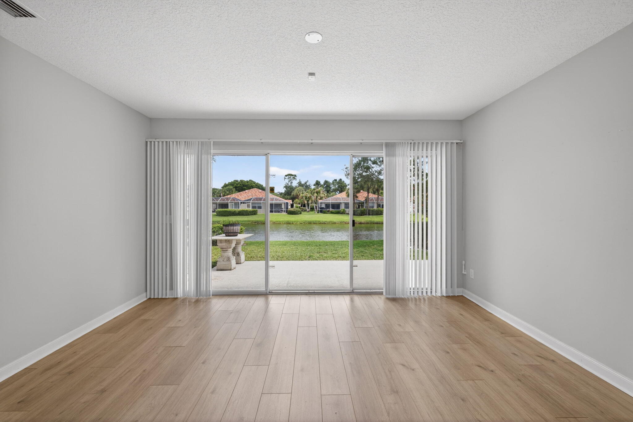 CYPRESS LAKE - Residential