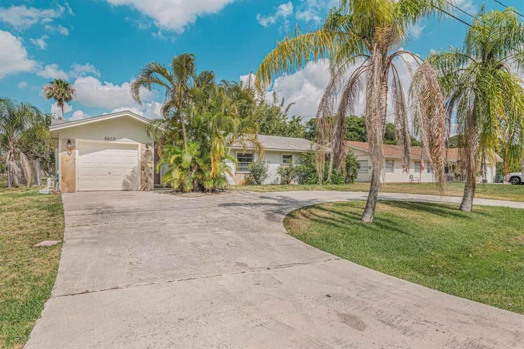 Photo of 5809 Hickory Drive, Fort Pierce, FL 34982 (MLS # R10720199)