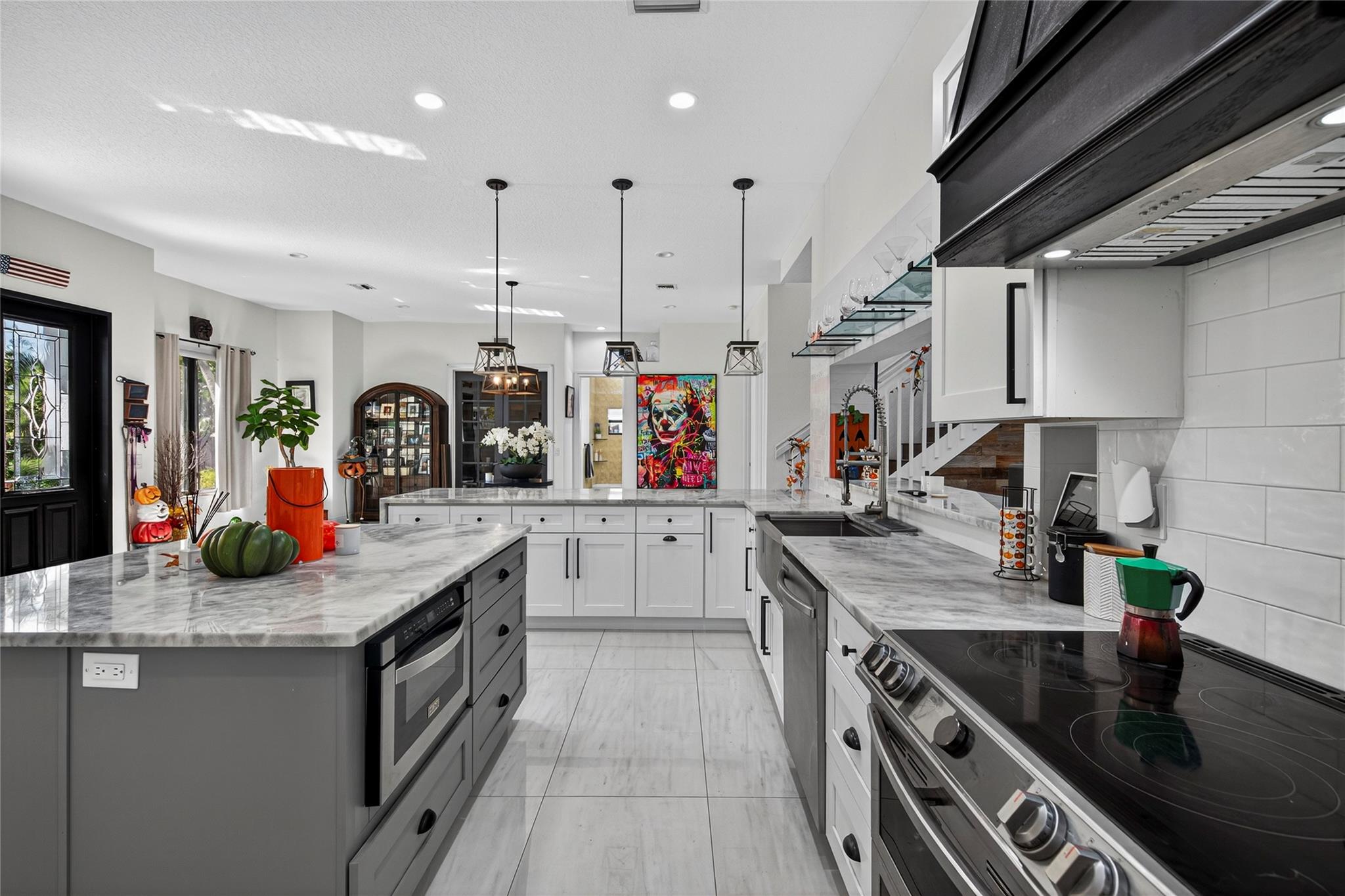 VENETIAN ISLES - Residential