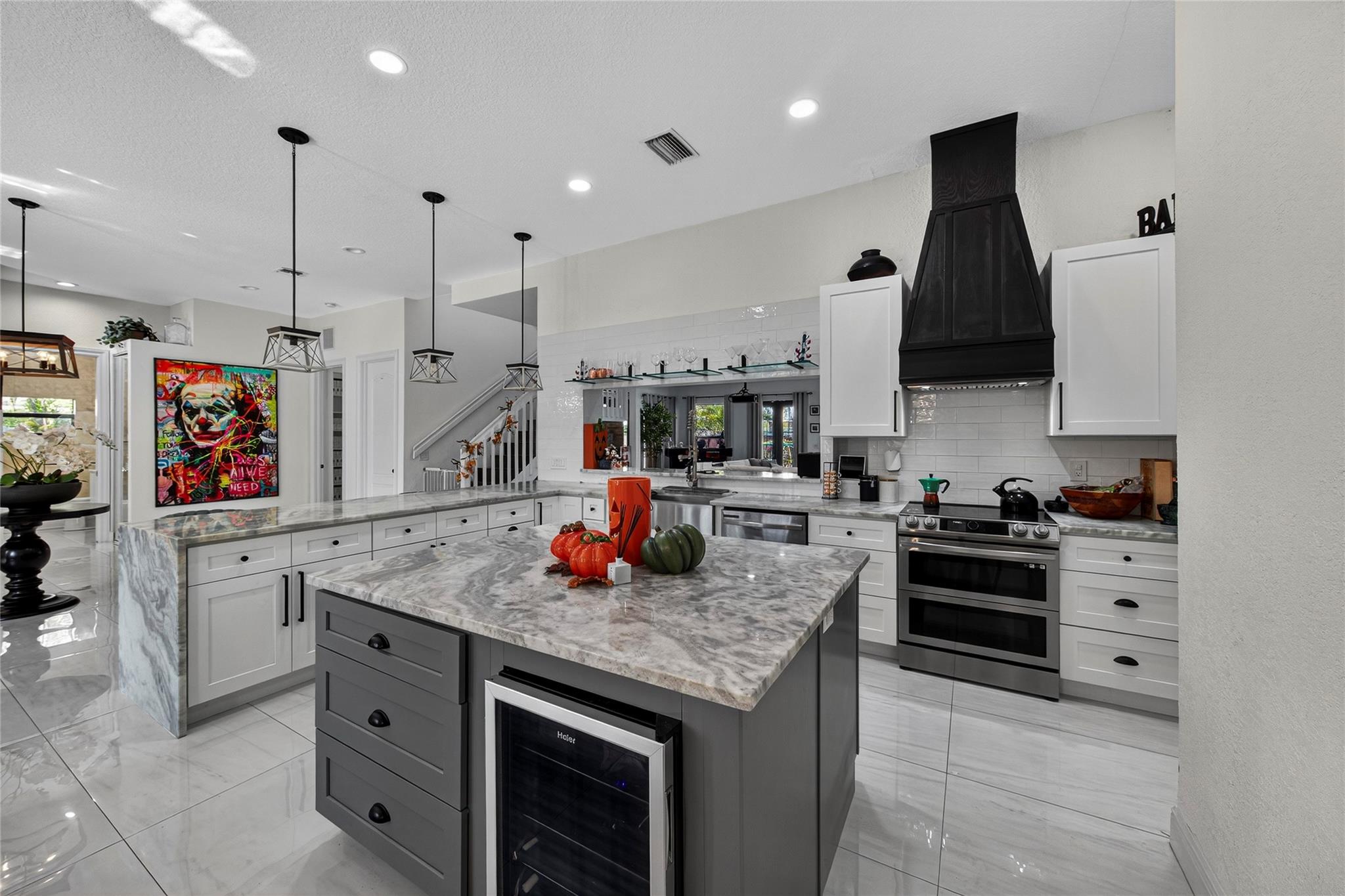 VENETIAN ISLES - Residential