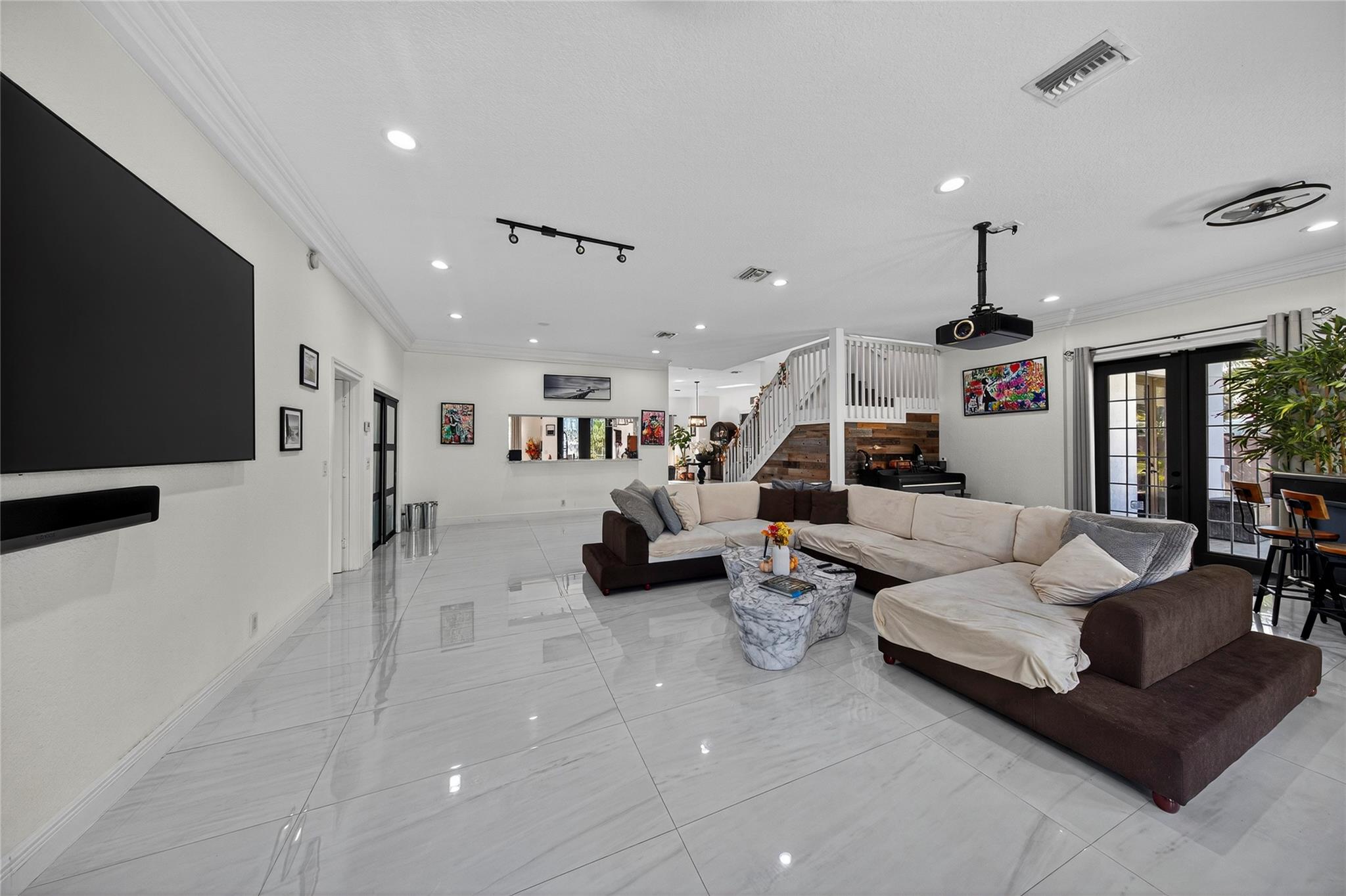 VENETIAN ISLES - Residential