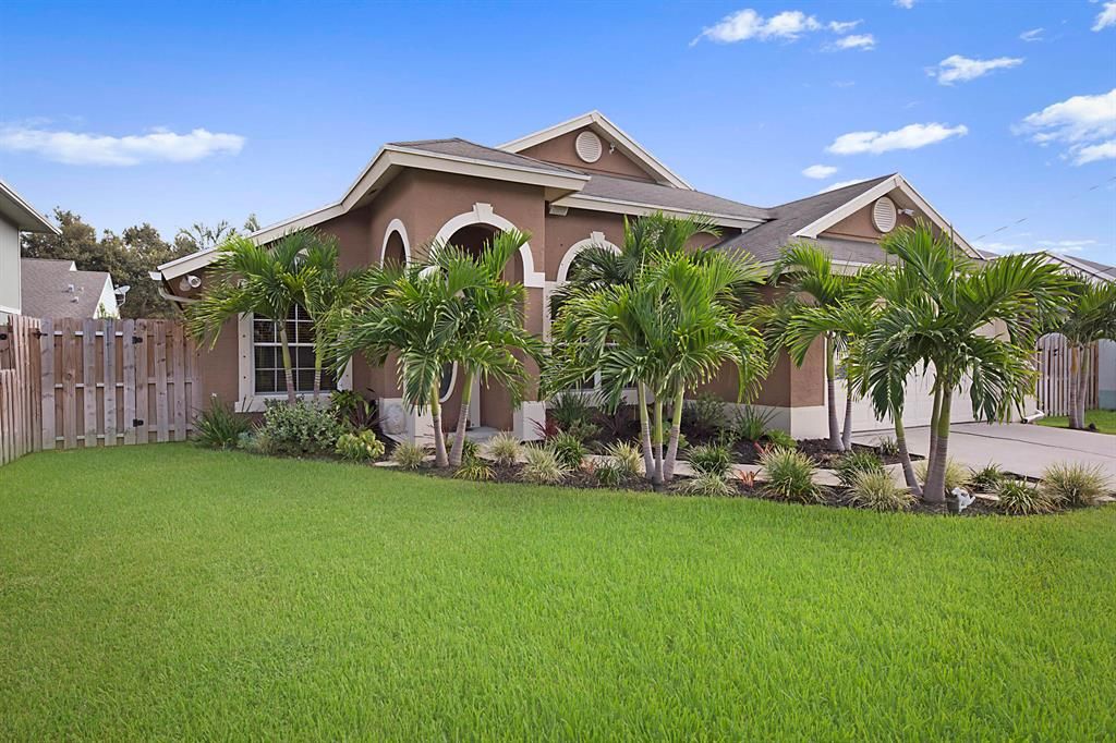 Photo of 6229 Lucerne Street St, Jupiter, FL 33458 (MLS # R10824061)