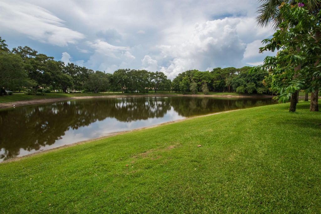Photo of 113 Winter Club Court, Palm Beach Gardens, FL 33410 (MLS # R11114302)