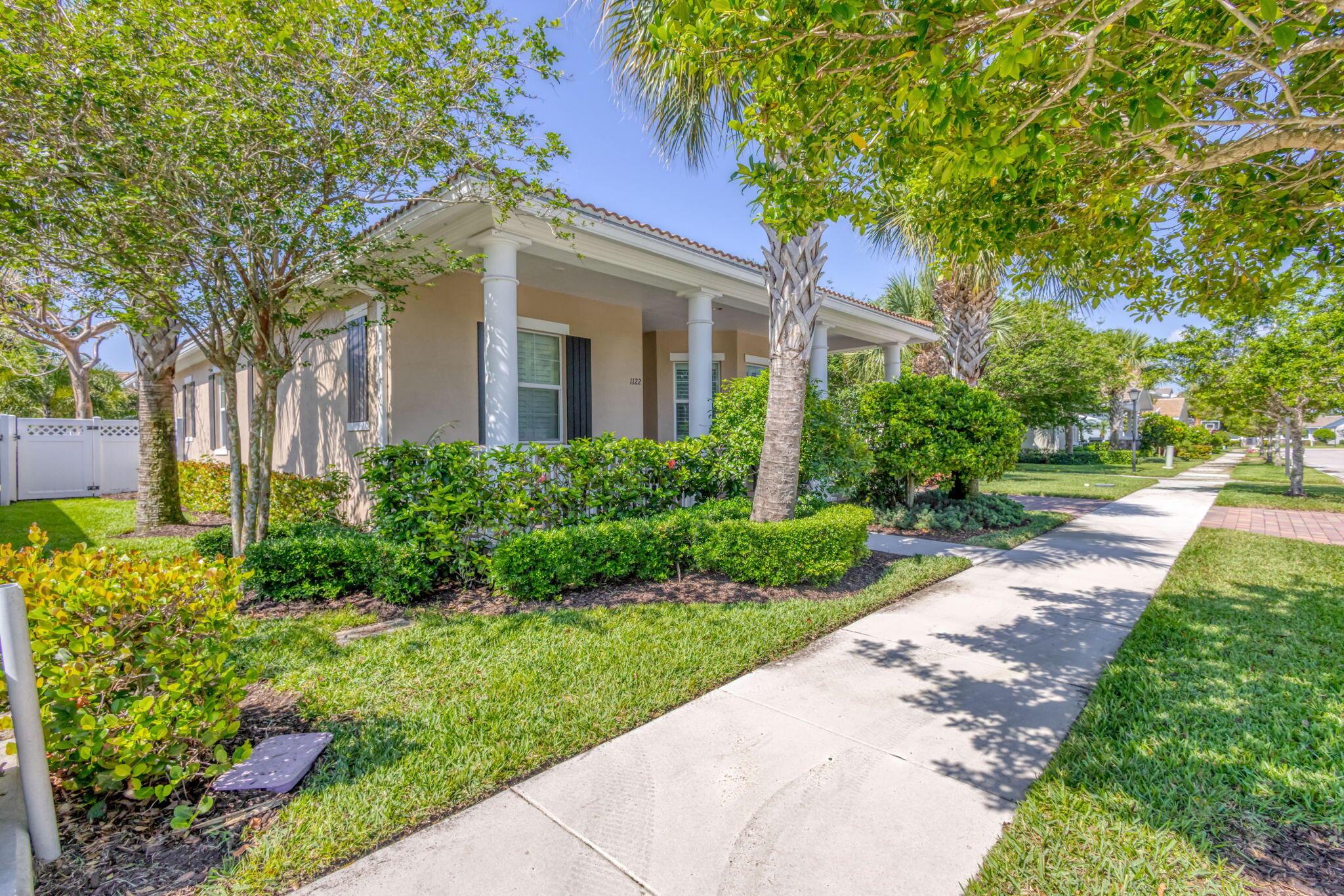 1122 S Prescott Drive