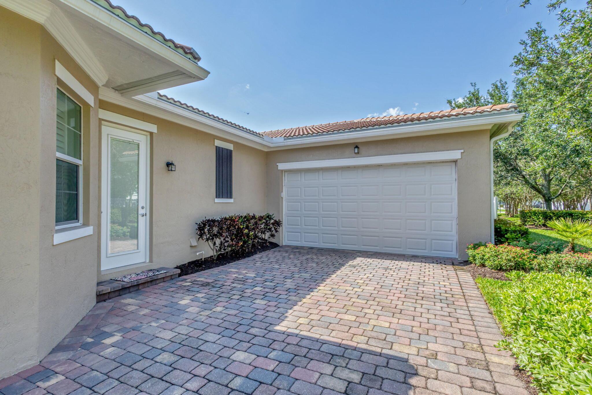 1122 S Prescott Drive