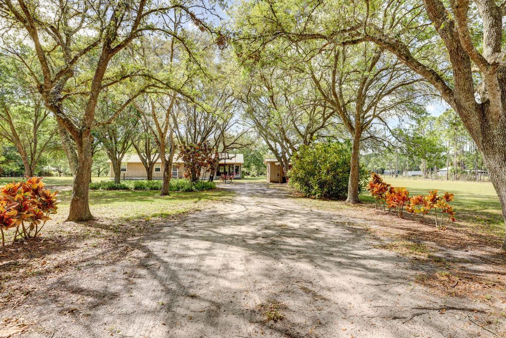 Photo of 4000 SW Cherokee Street, Palm City, FL 34990 (MLS # R10781659)