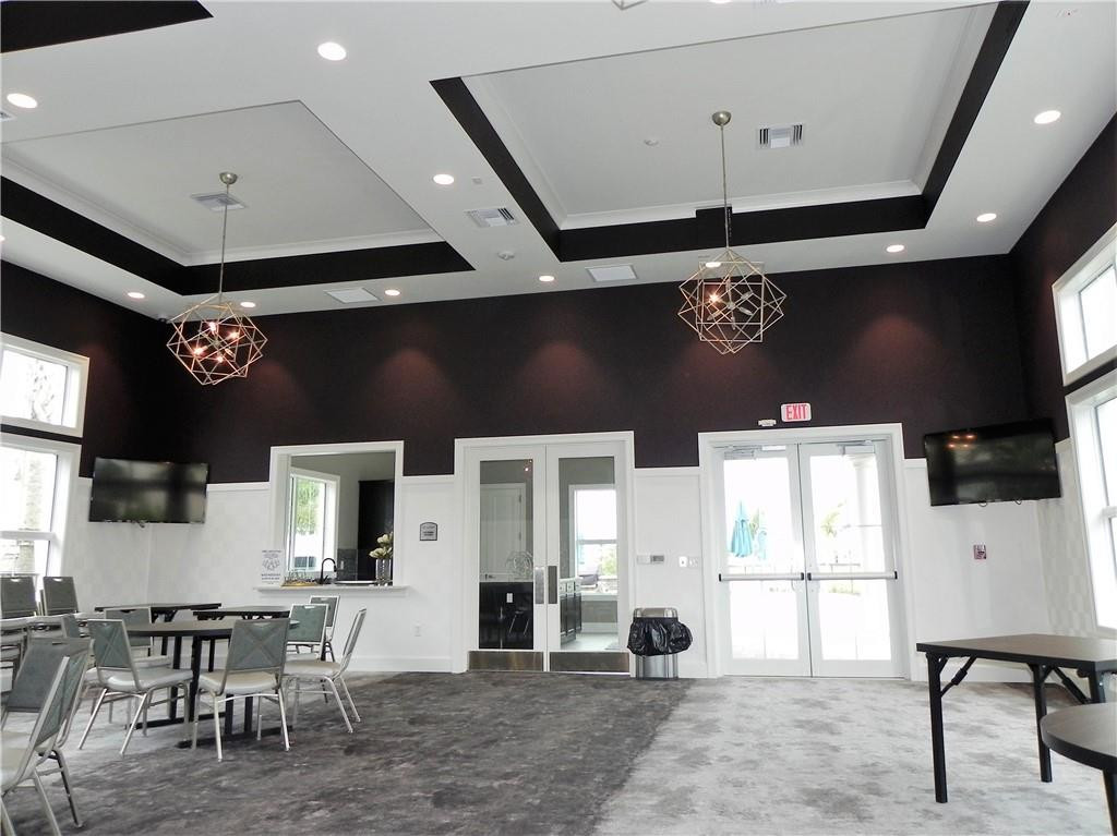 HILLCREST COUNTRY CLUB - Residential