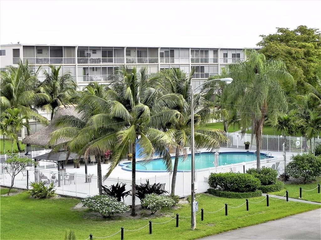 HILLCREST COUNTRY CLUB - Residential