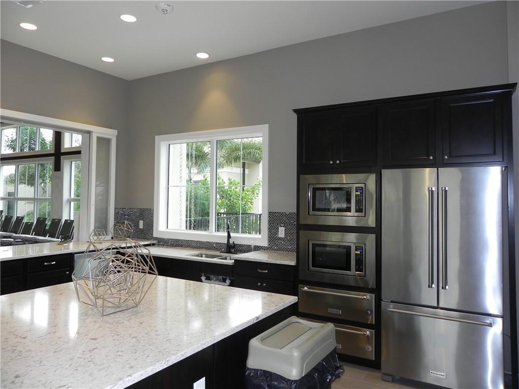 HILLCREST COUNTRY CLUB - Residential