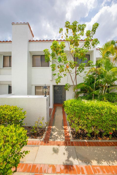 Photo of 5201 NE 14th Terrace #3, Fort Lauderdale, FL 33334 (MLS # B26048763)