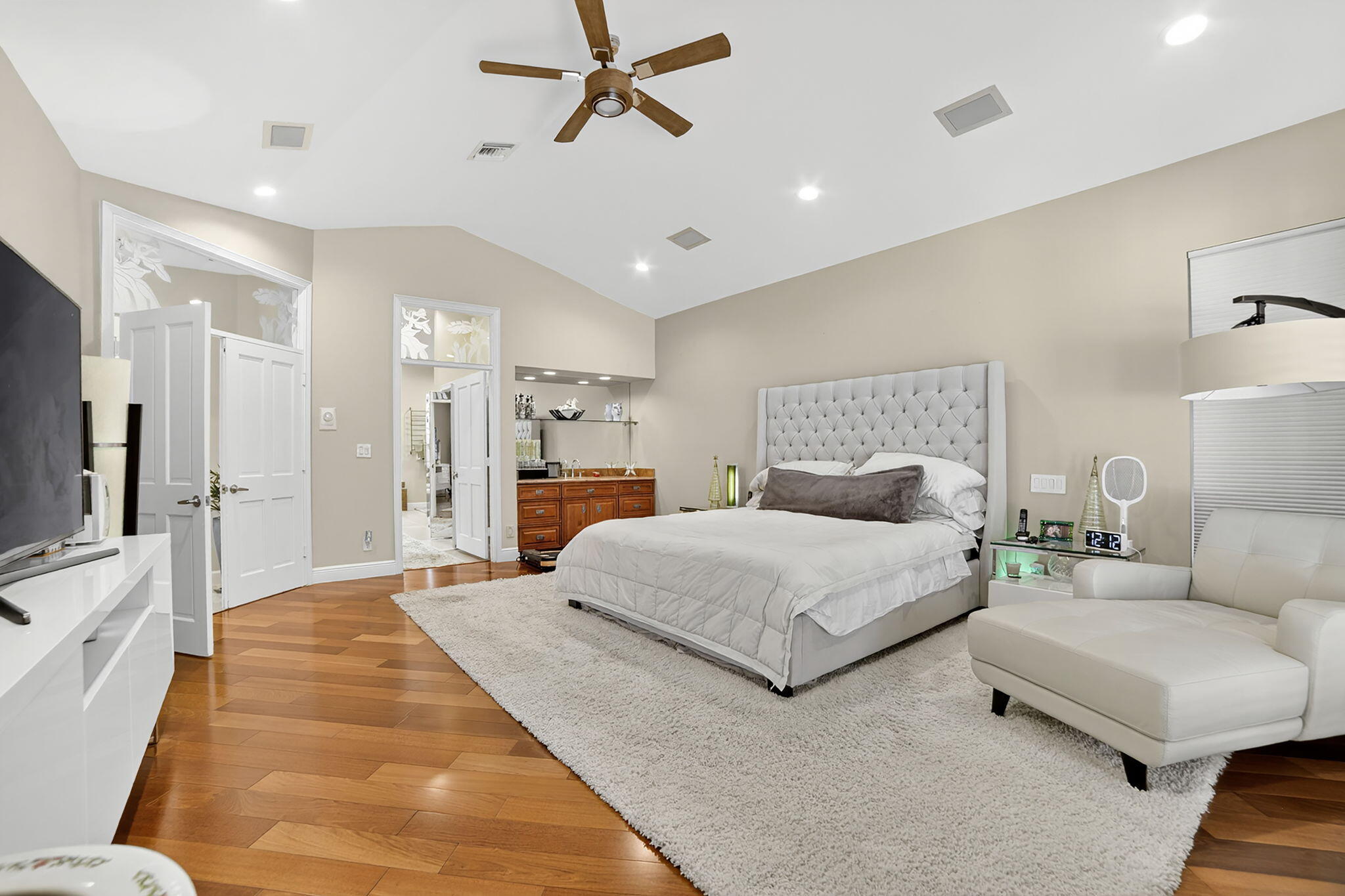 WHISPERING WOODS - Residential