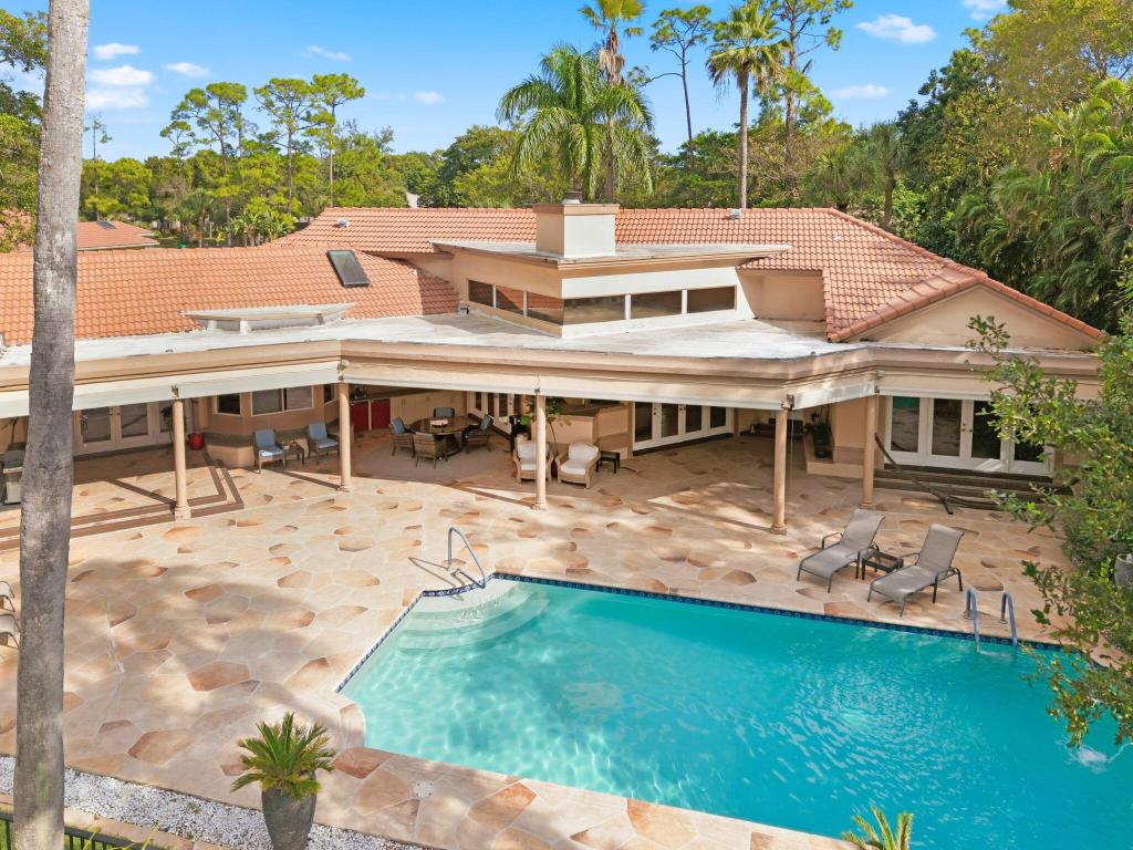 WHISPERING WOODS - Residential