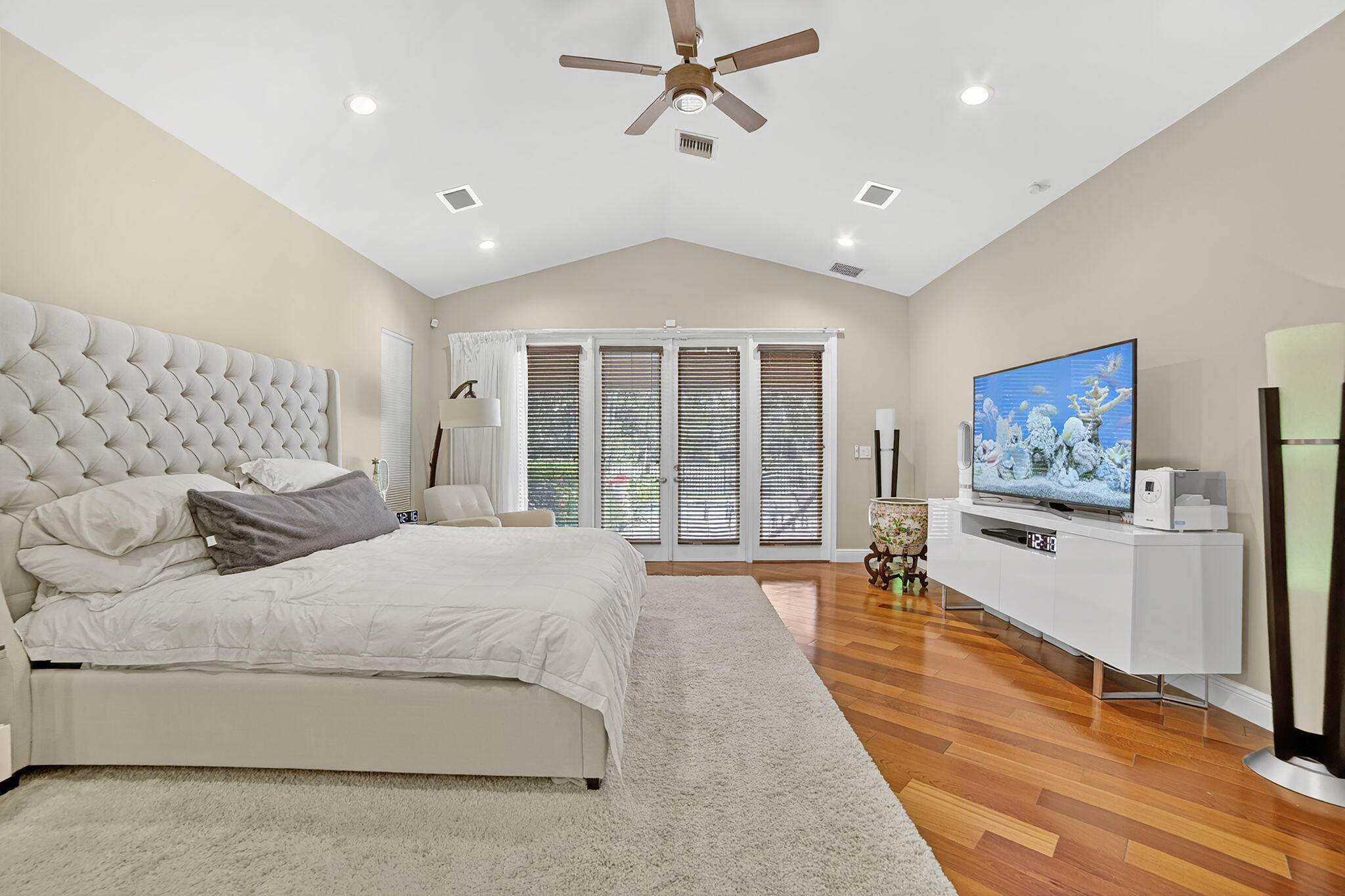 WHISPERING WOODS - Residential