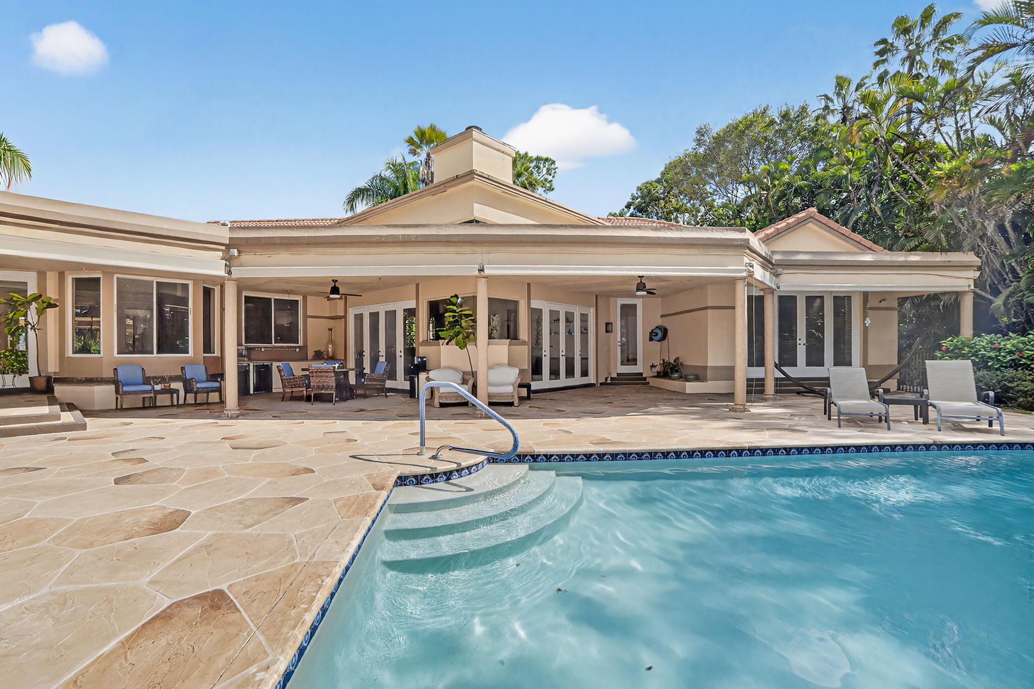 WHISPERING WOODS - Residential