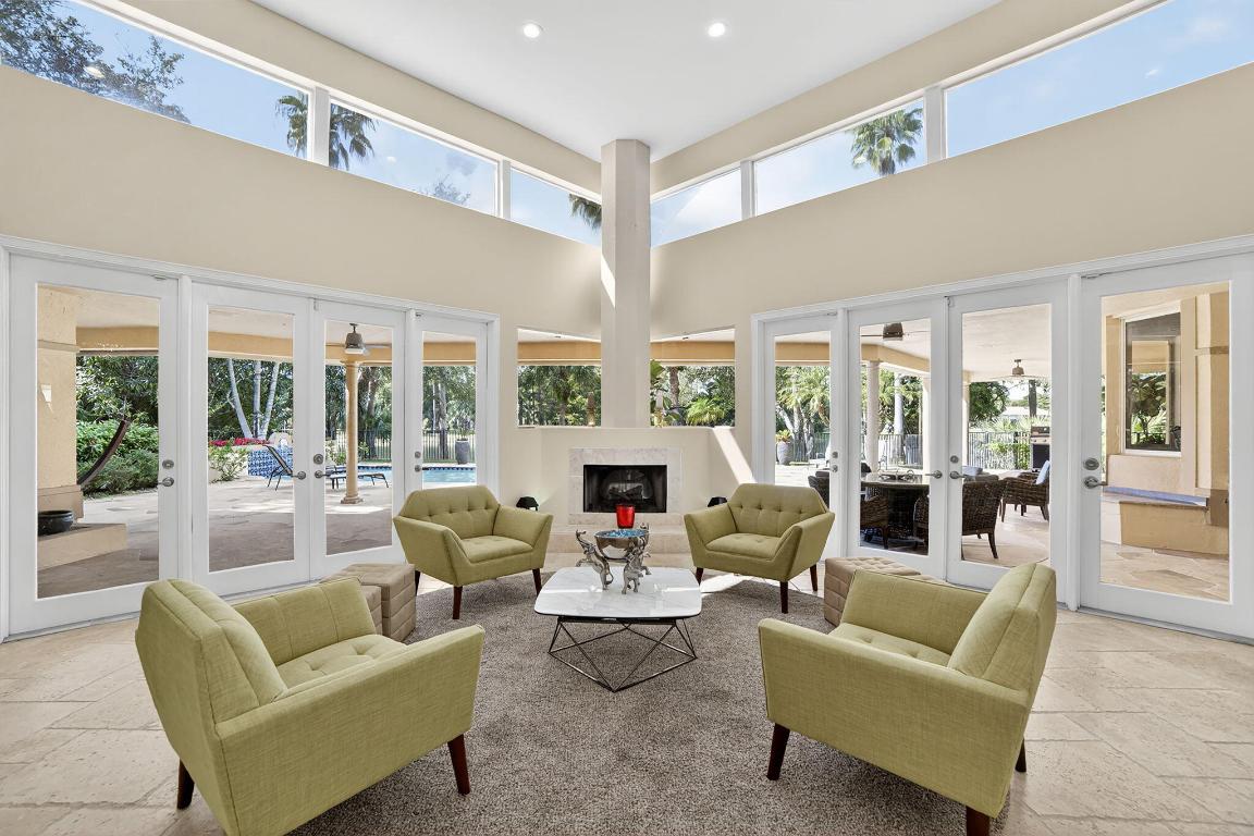 WHISPERING WOODS - Residential