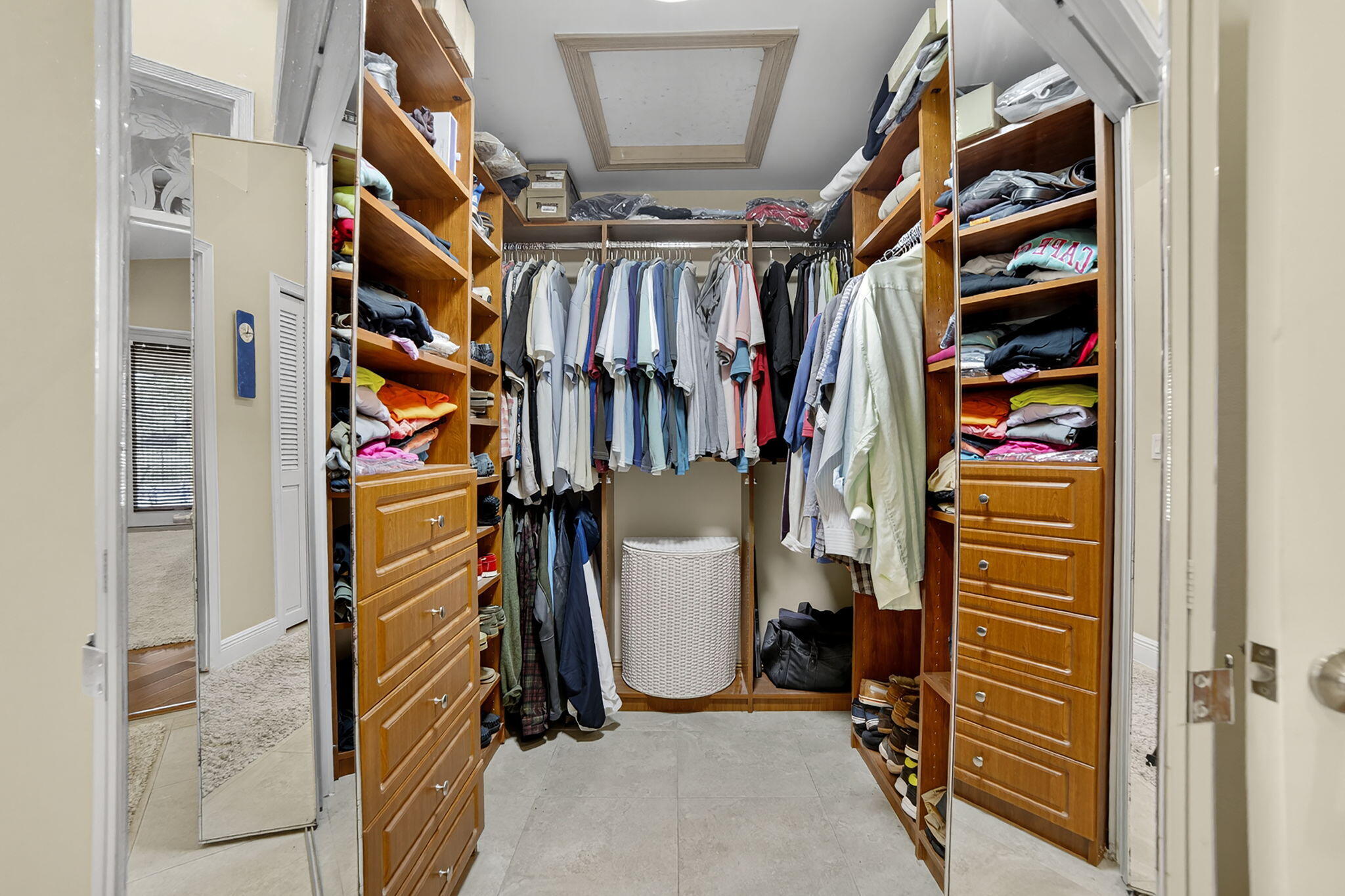 WHISPERING WOODS - Residential