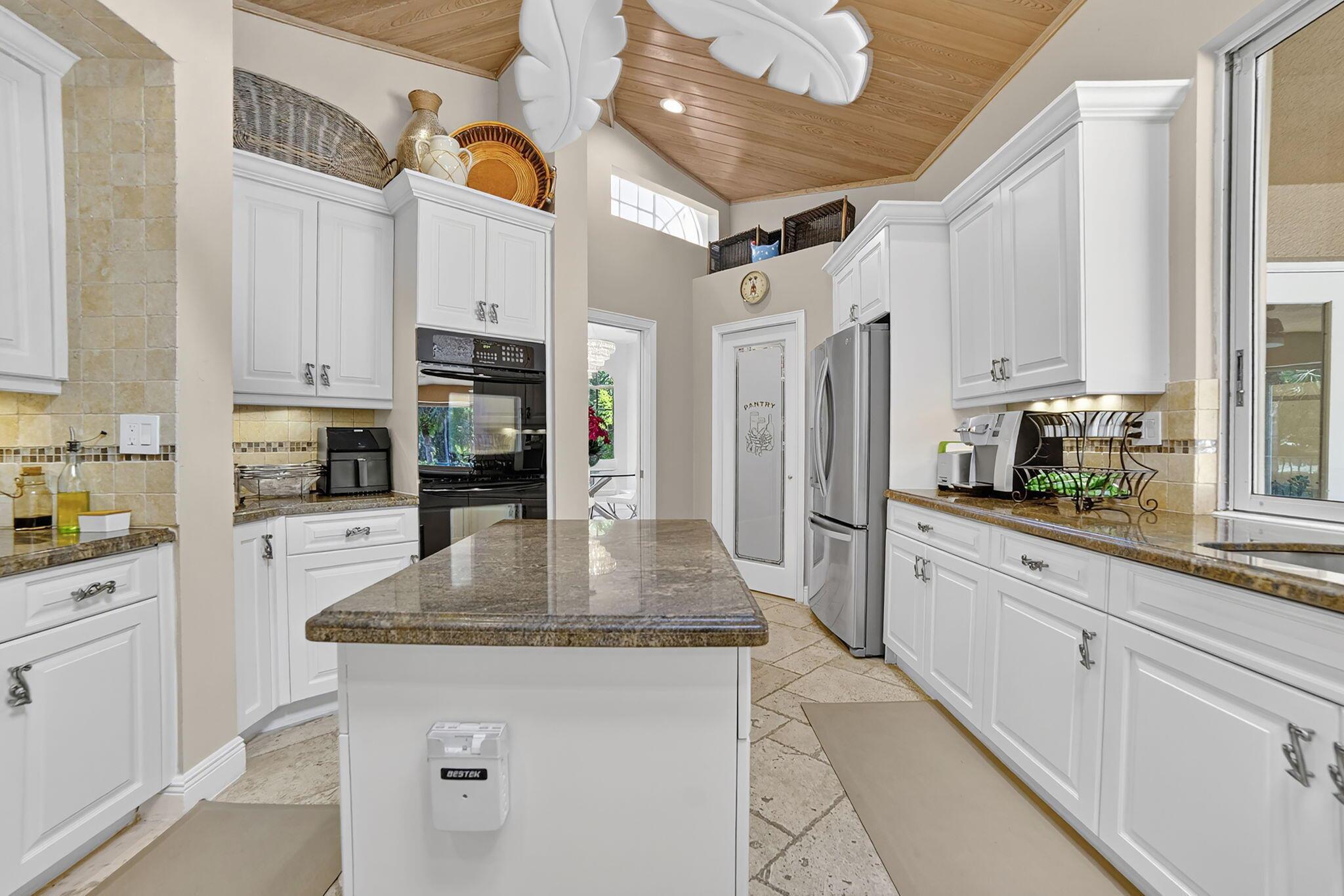 WHISPERING WOODS - Residential