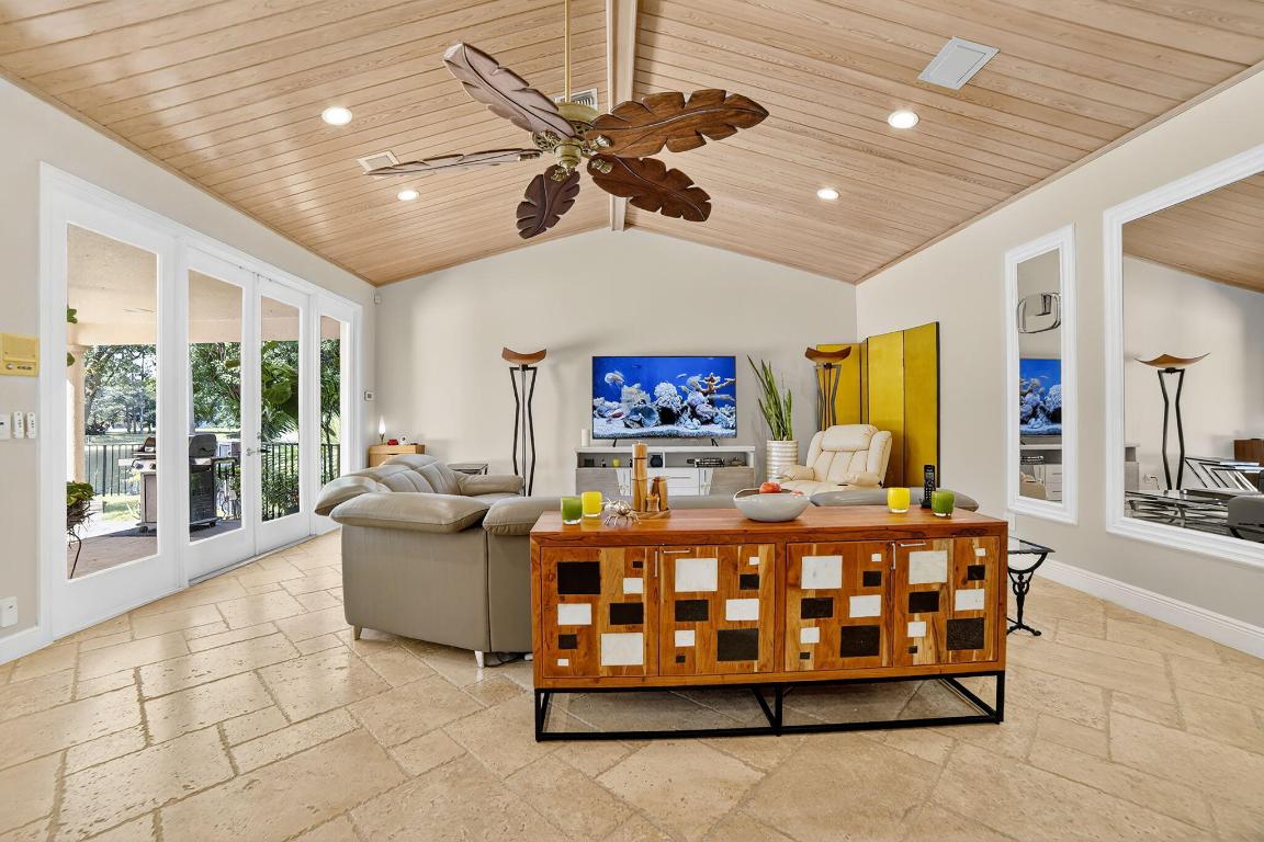 WHISPERING WOODS - Residential